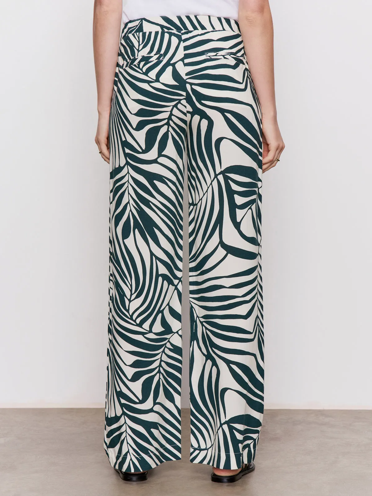 The Soft Trouser Green Oasis Corduroy texture