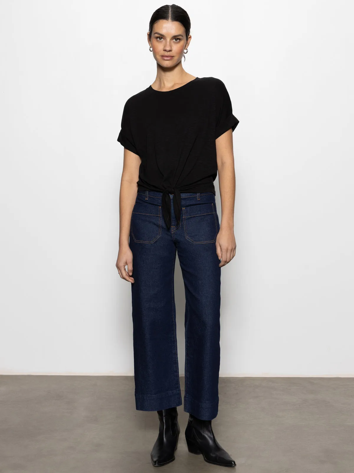 Easy Style Breathable Lining All Day Tie Tee Black