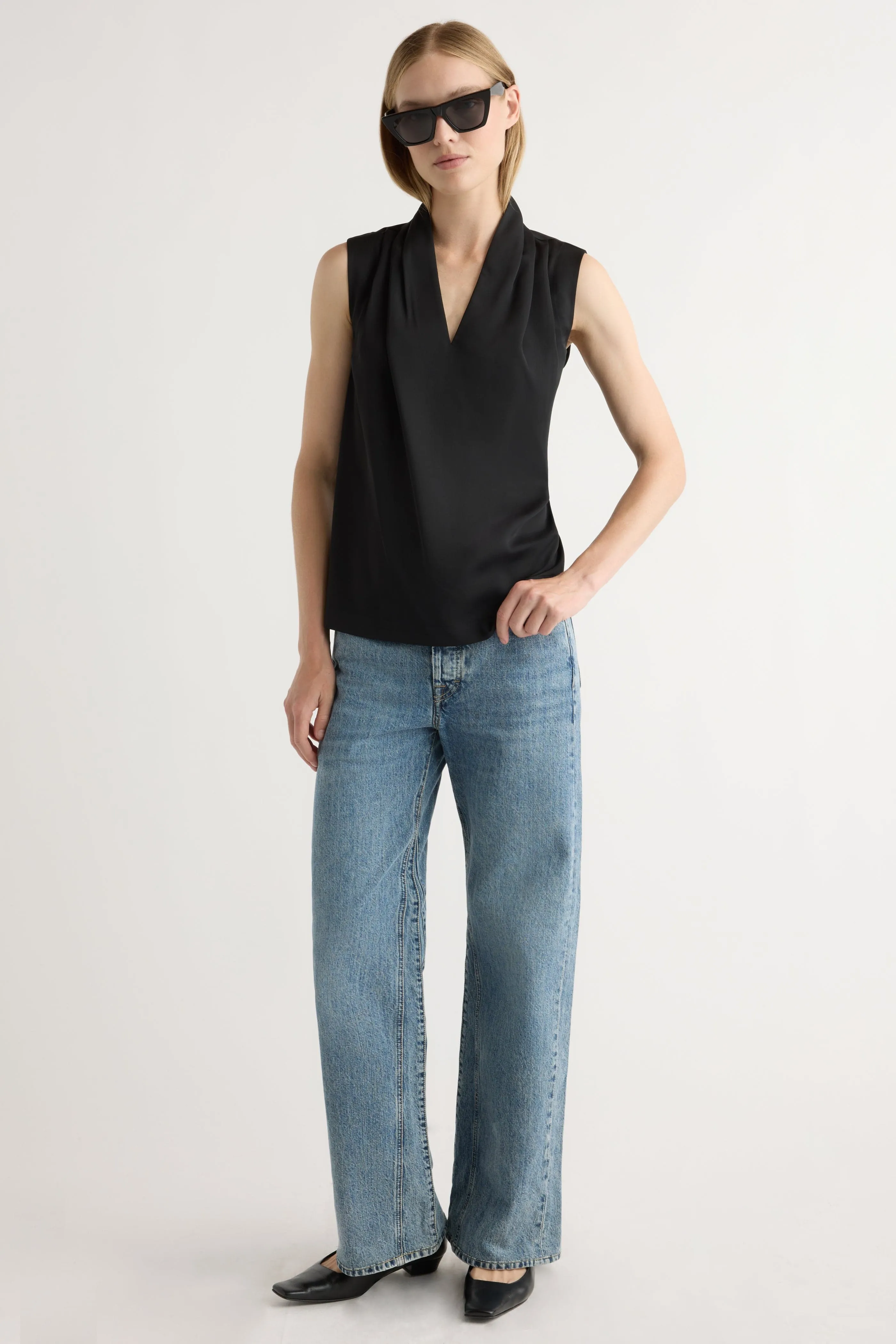 Jae V-Neck Sleeveless Blouse AthleisureReady Bonded Seam Innovation