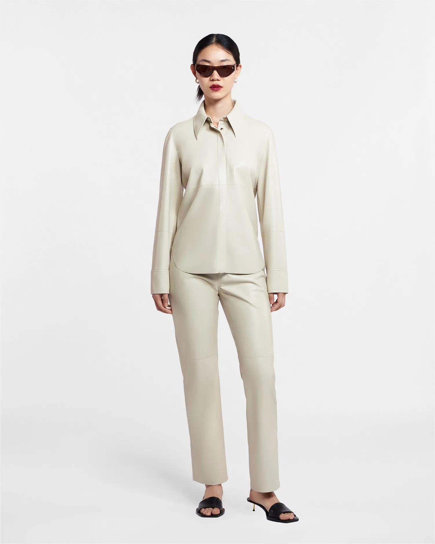 Naum - Okobor? Alt-Leather Shirt - Creme Sneakers