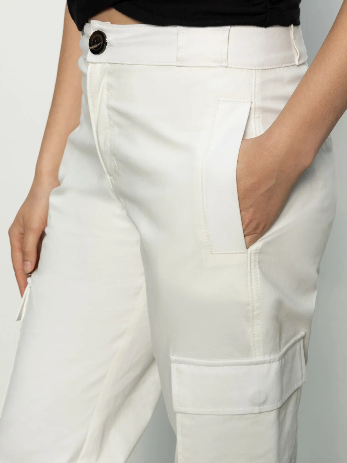 Non Irritating Seams Take Over Jogger Mid-Rise Pant Bleached White