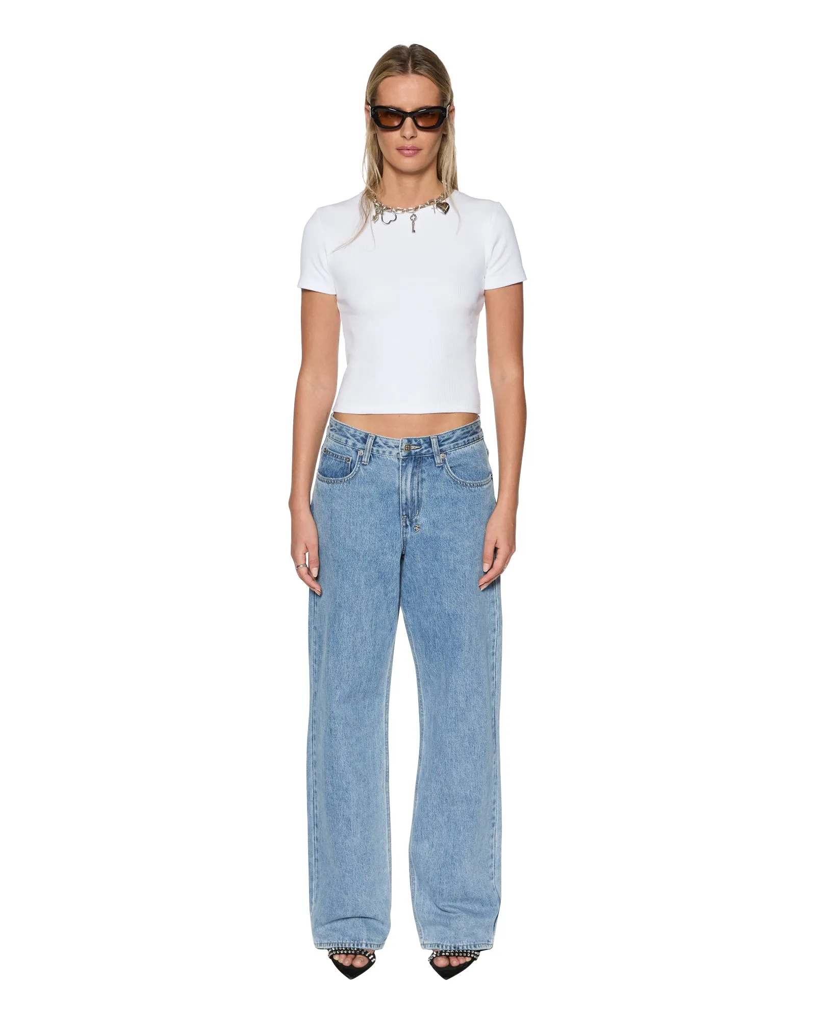 Weekend Essential Minimal Comfort Wear ARISE SS TEE WHITE