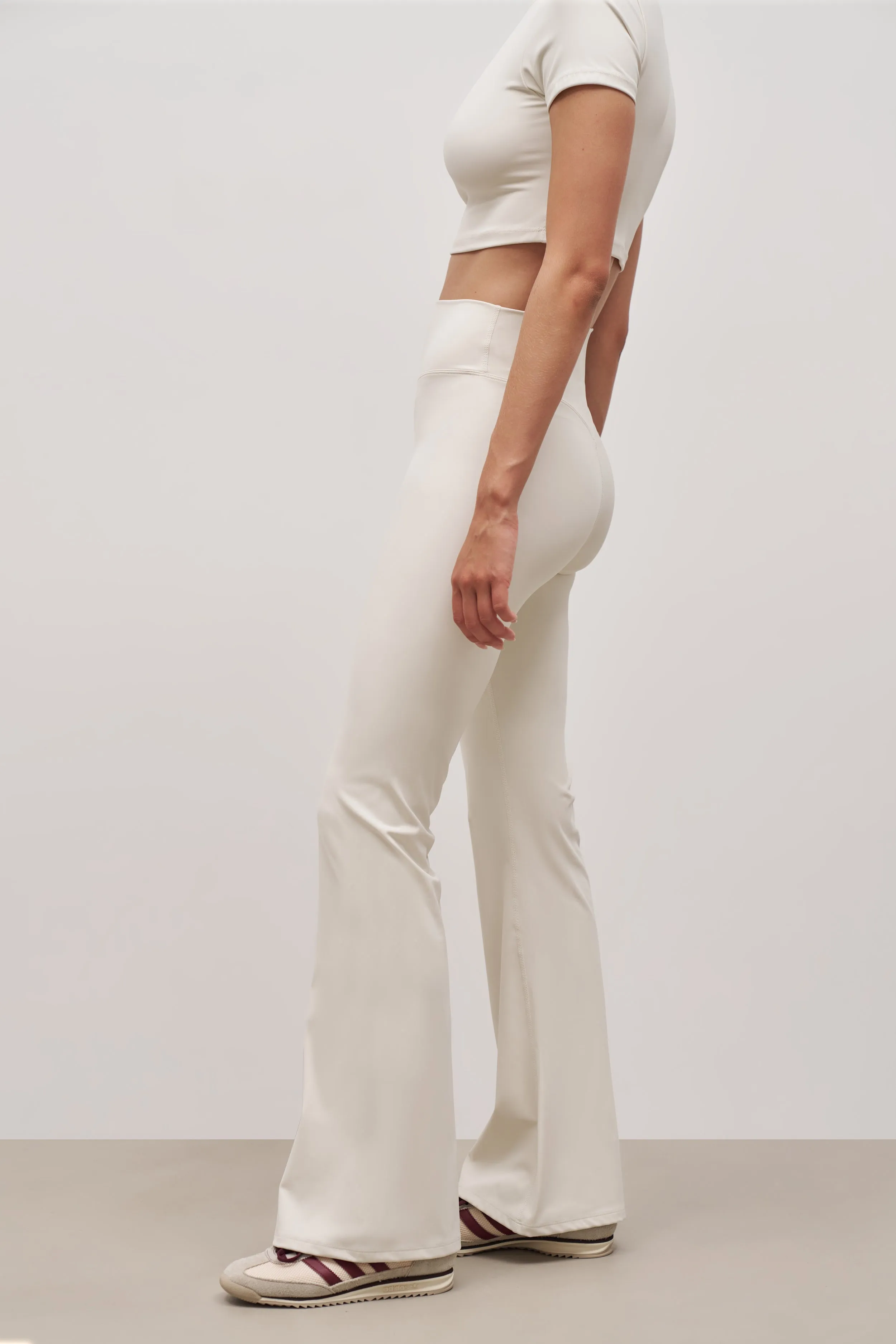 shrink-resistant Urban Cool Base Sculpting Flared Leggings - Tofu