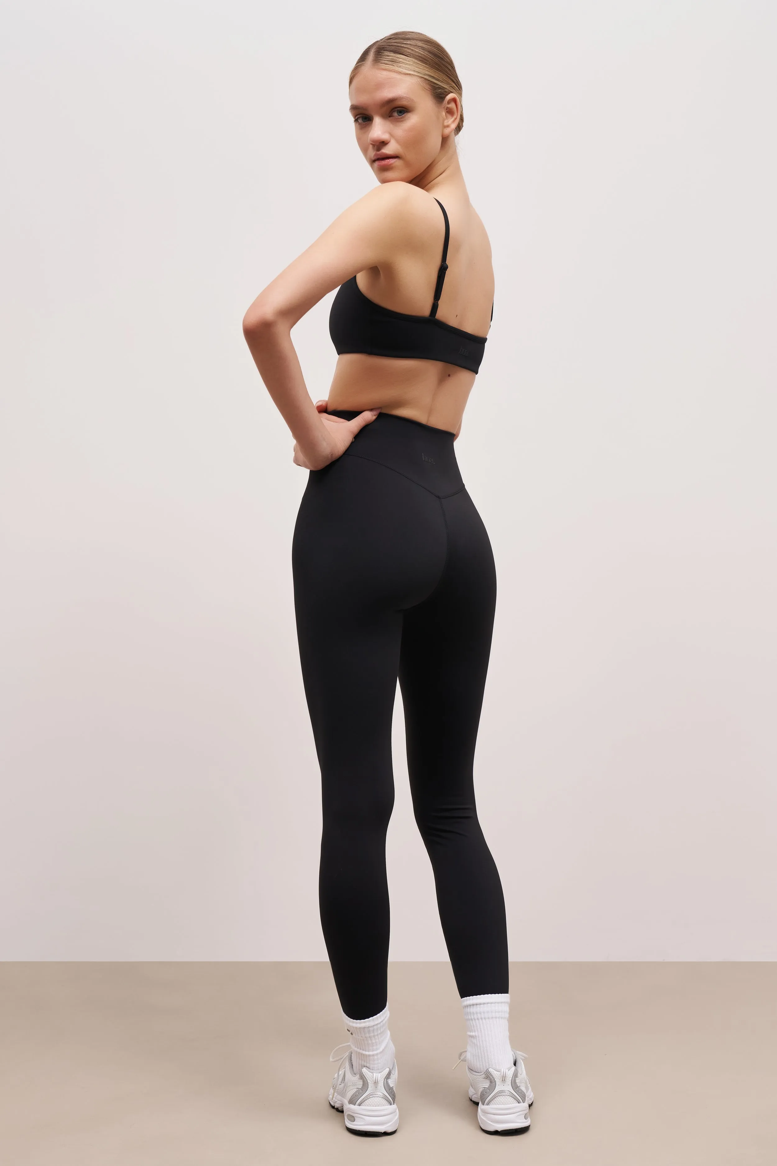 Base Sculpting Leggings - Black Poplin chain accents