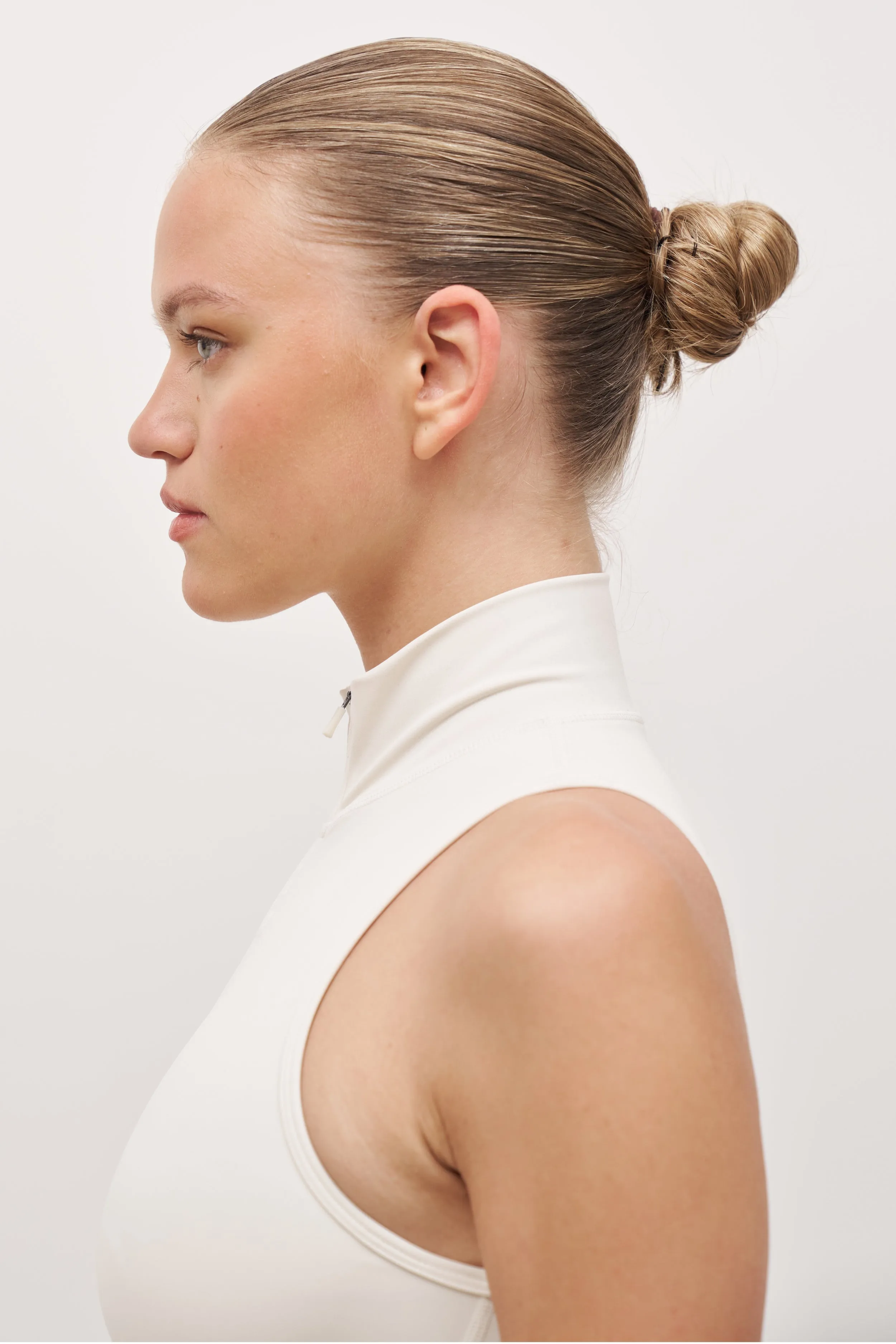 Tapered Cut Base Sculpting Sleeveless Zip Up Jacket - Tofu