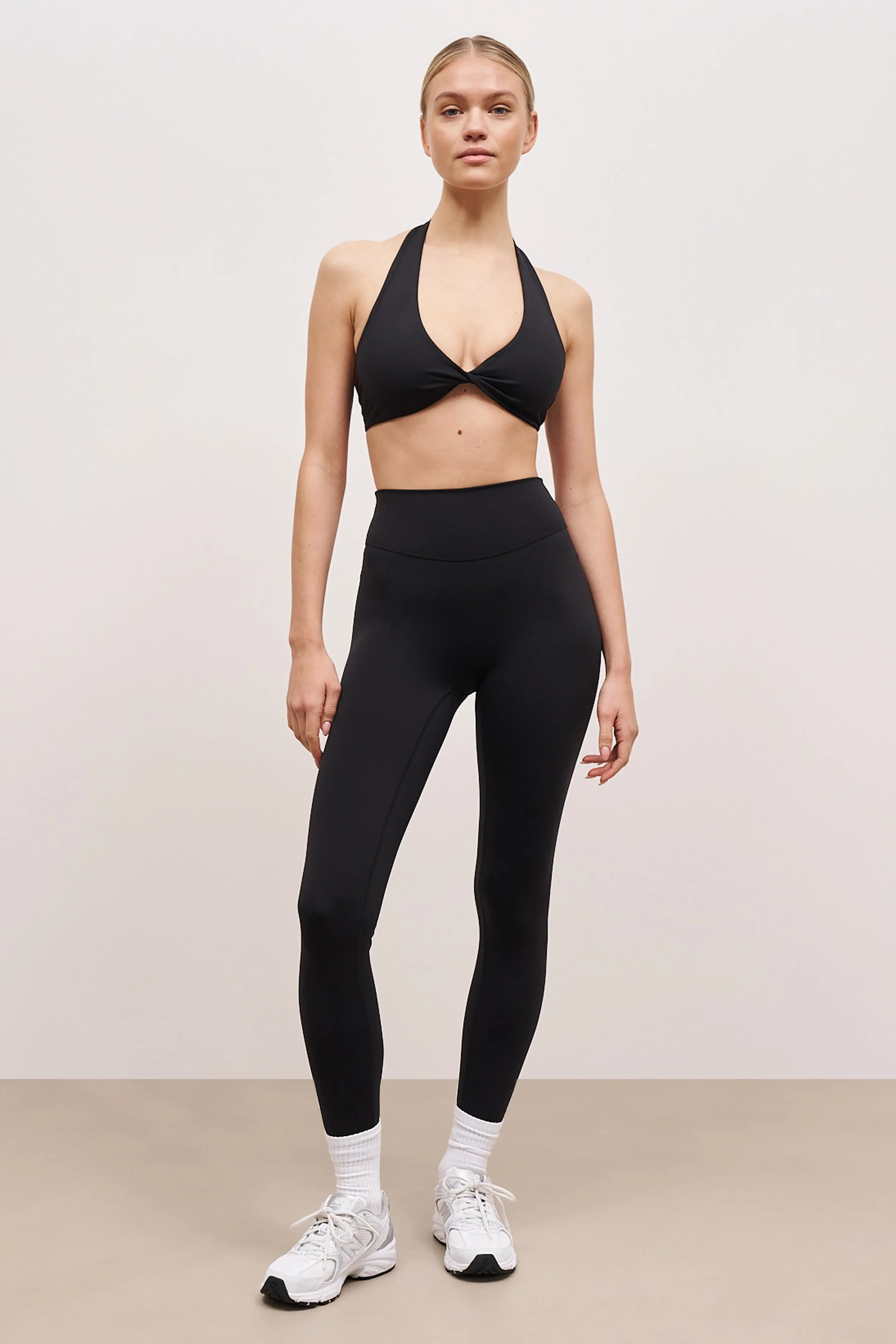 Reinforced Stitching TonalStitching Base Sculpting Twist Front Bra - Black