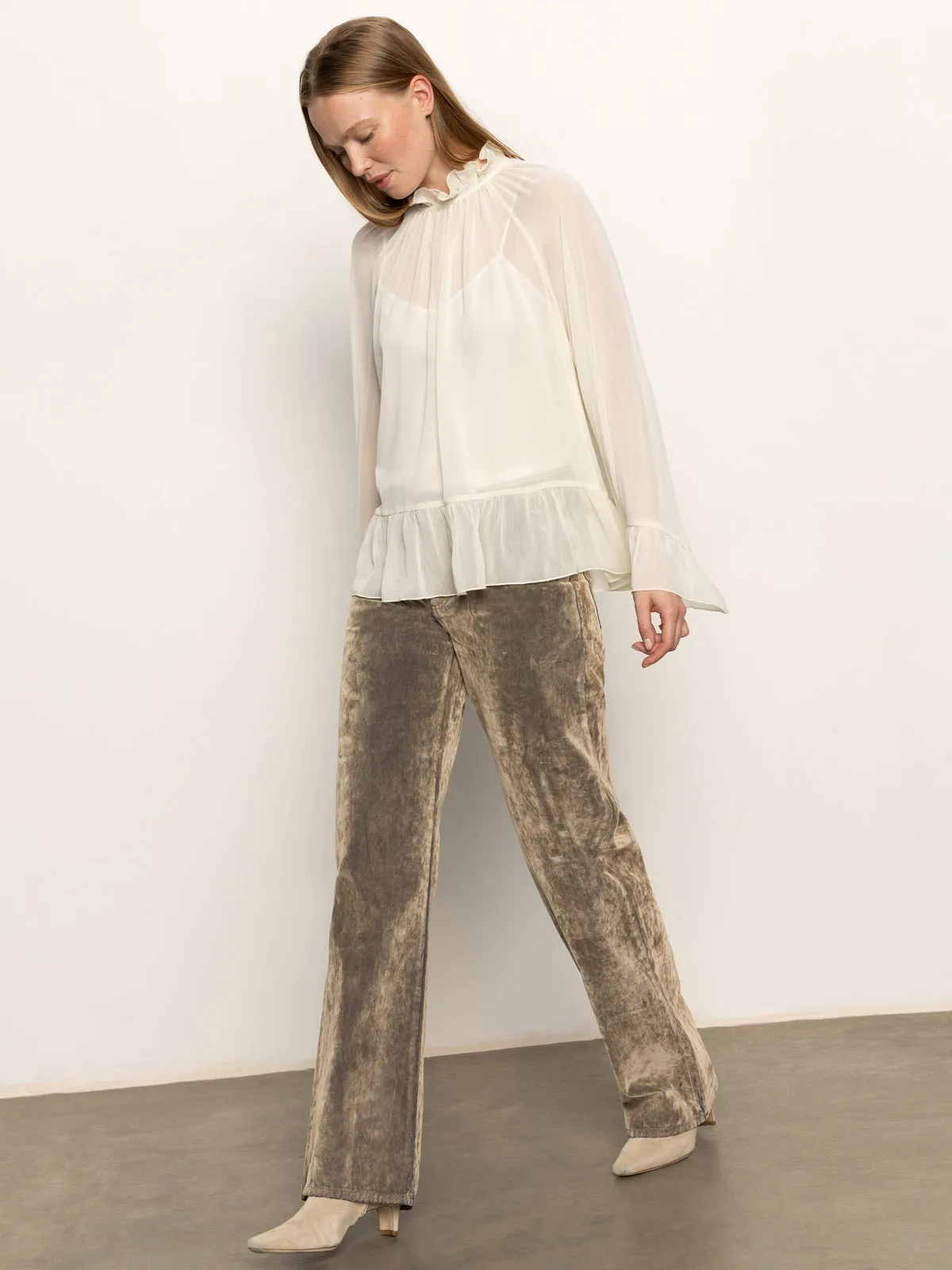 Cadence Relaxed Straight Jean Light Bronze Cozy Feel