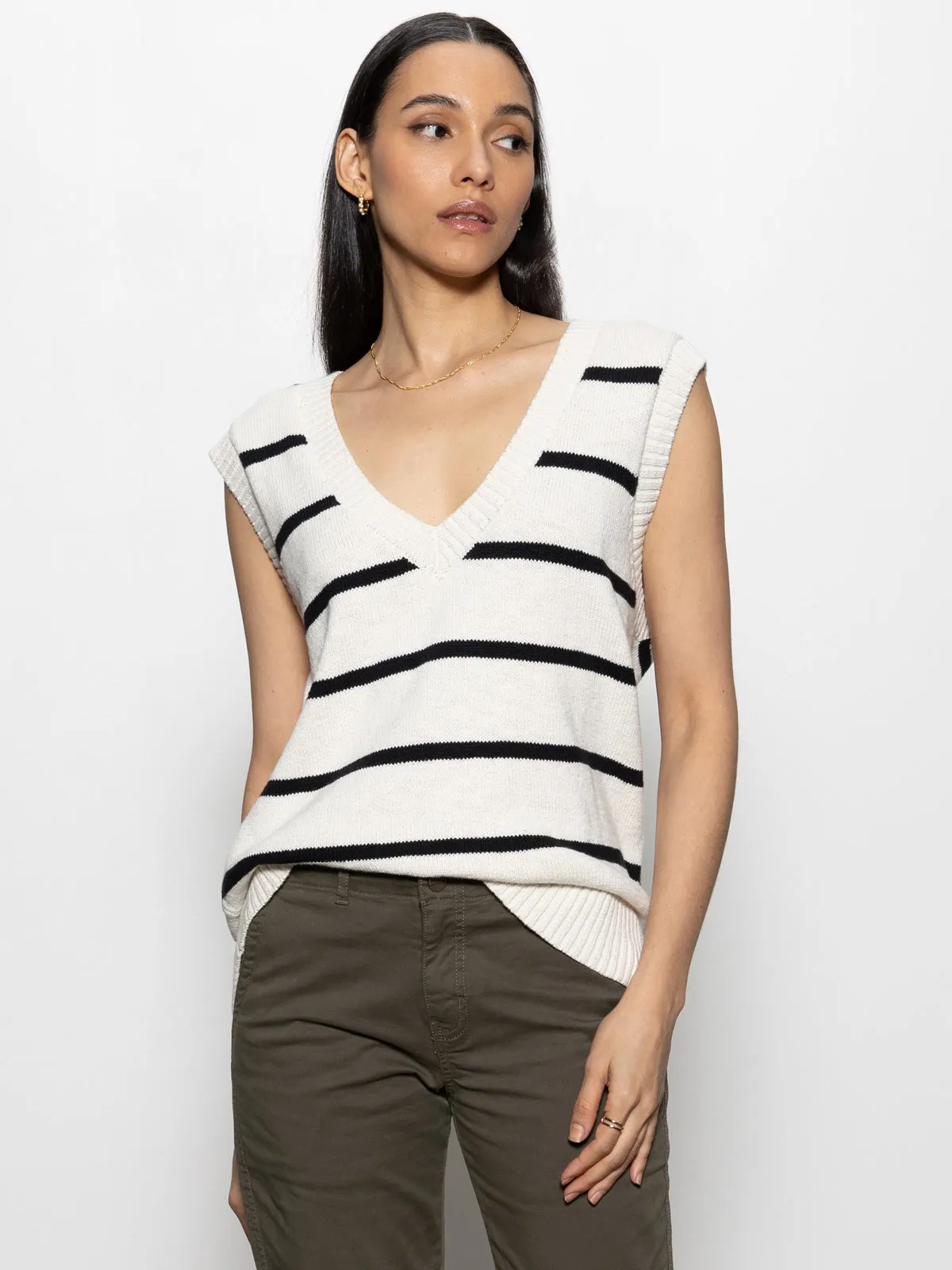 Reinforced Shoulder Panels All Season Wear Fabric Boyfriend Sweater Vest Chalk with Black