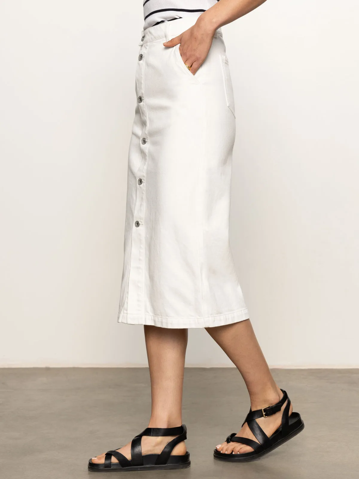 Carrier Denim Skirt Bleached White Non Iron Technology NoBuckleDesign