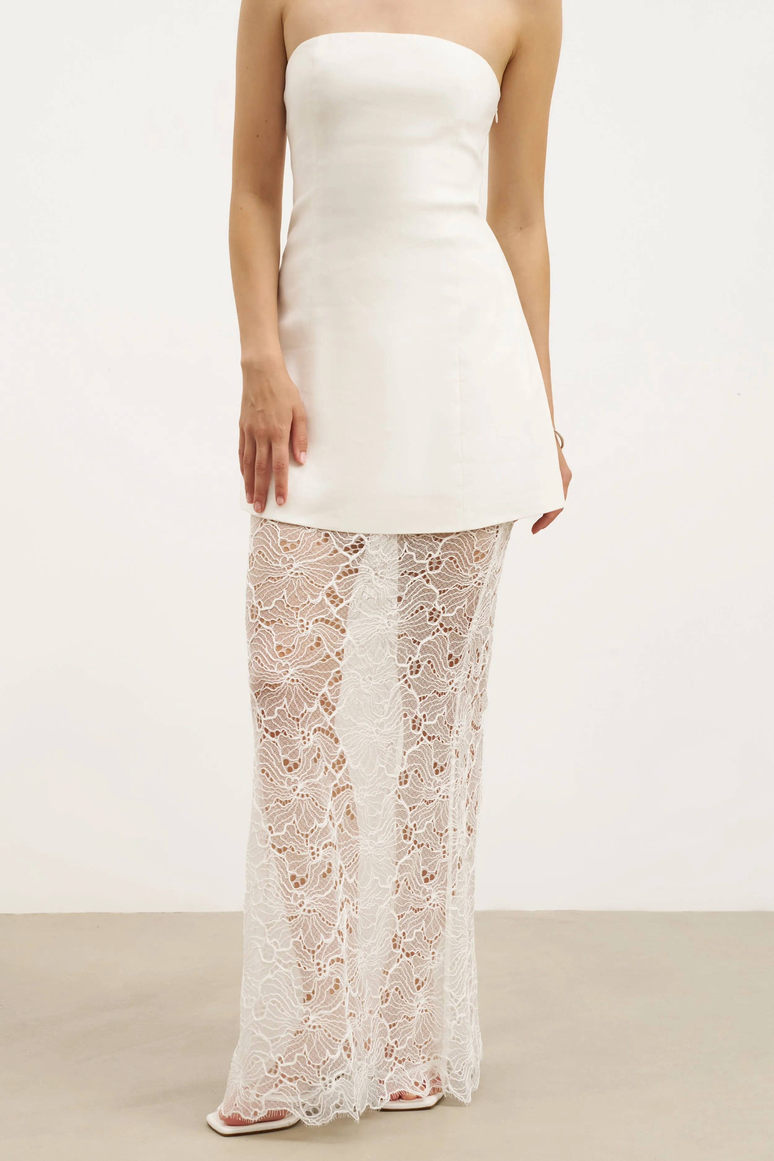 Outfit Essence Water Repellent Finish Lace Column Maxi Skirt - White