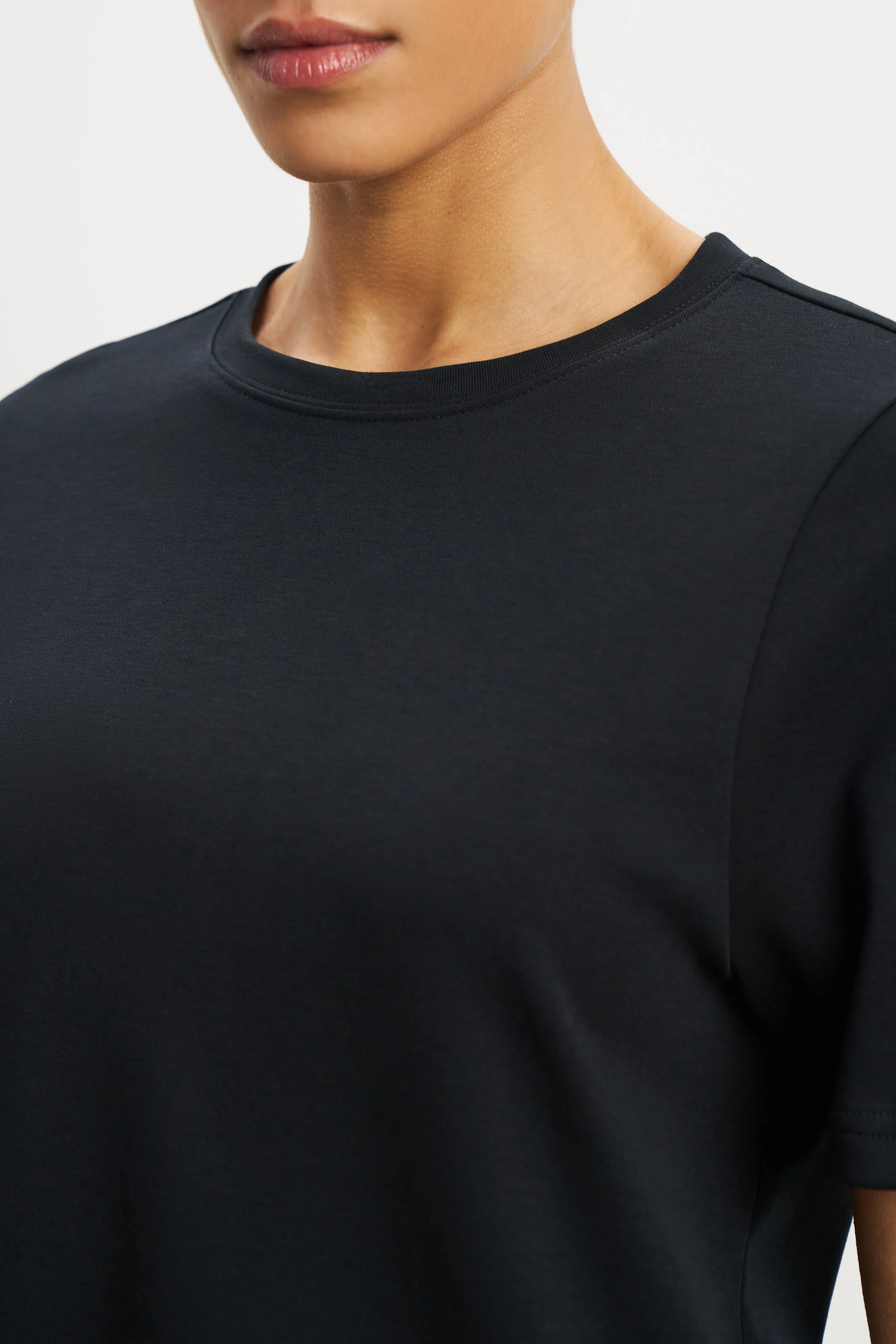 Ergonomic Shoulder Shape Classic Regular T Shirt - Black