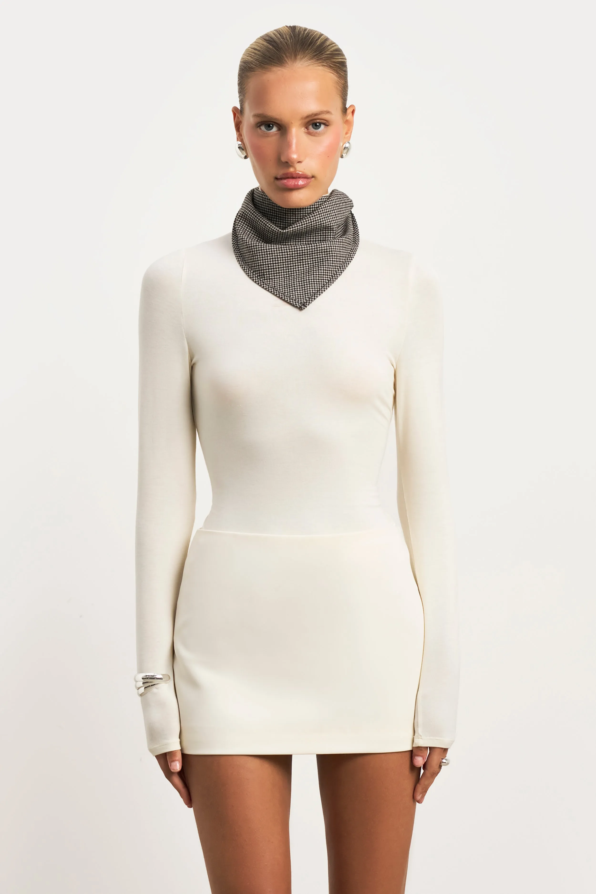 Retro Style Visual Outfit Clean Cut Micro Skirt - Cream