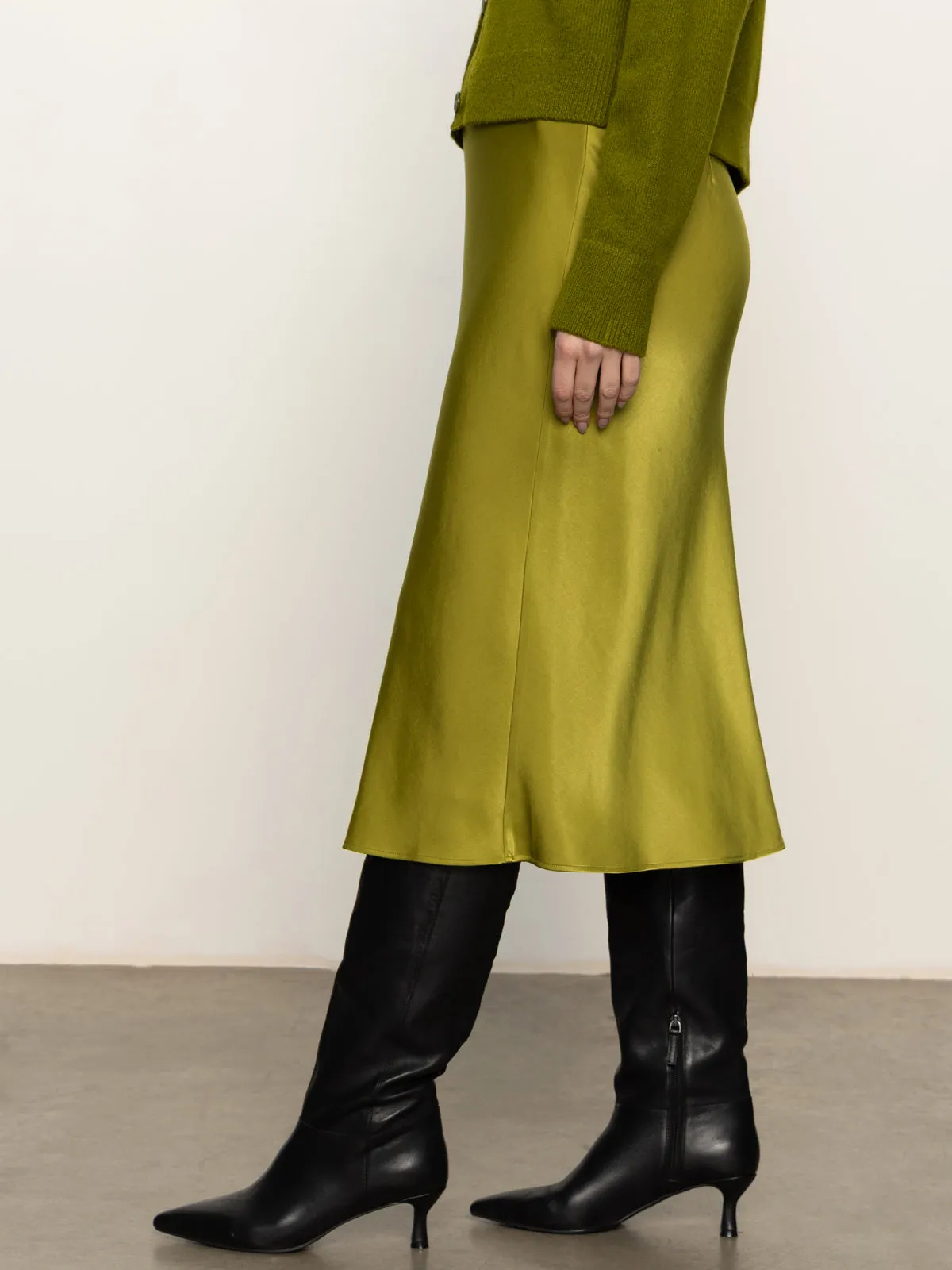 Vibrant Touch Everyday Midi Skirt Martini Olive