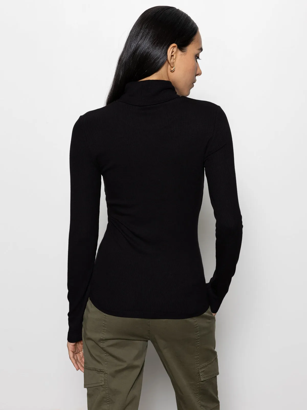 MultiPocket Configuration EcoCertified Material Essential Turtleneck Top Black