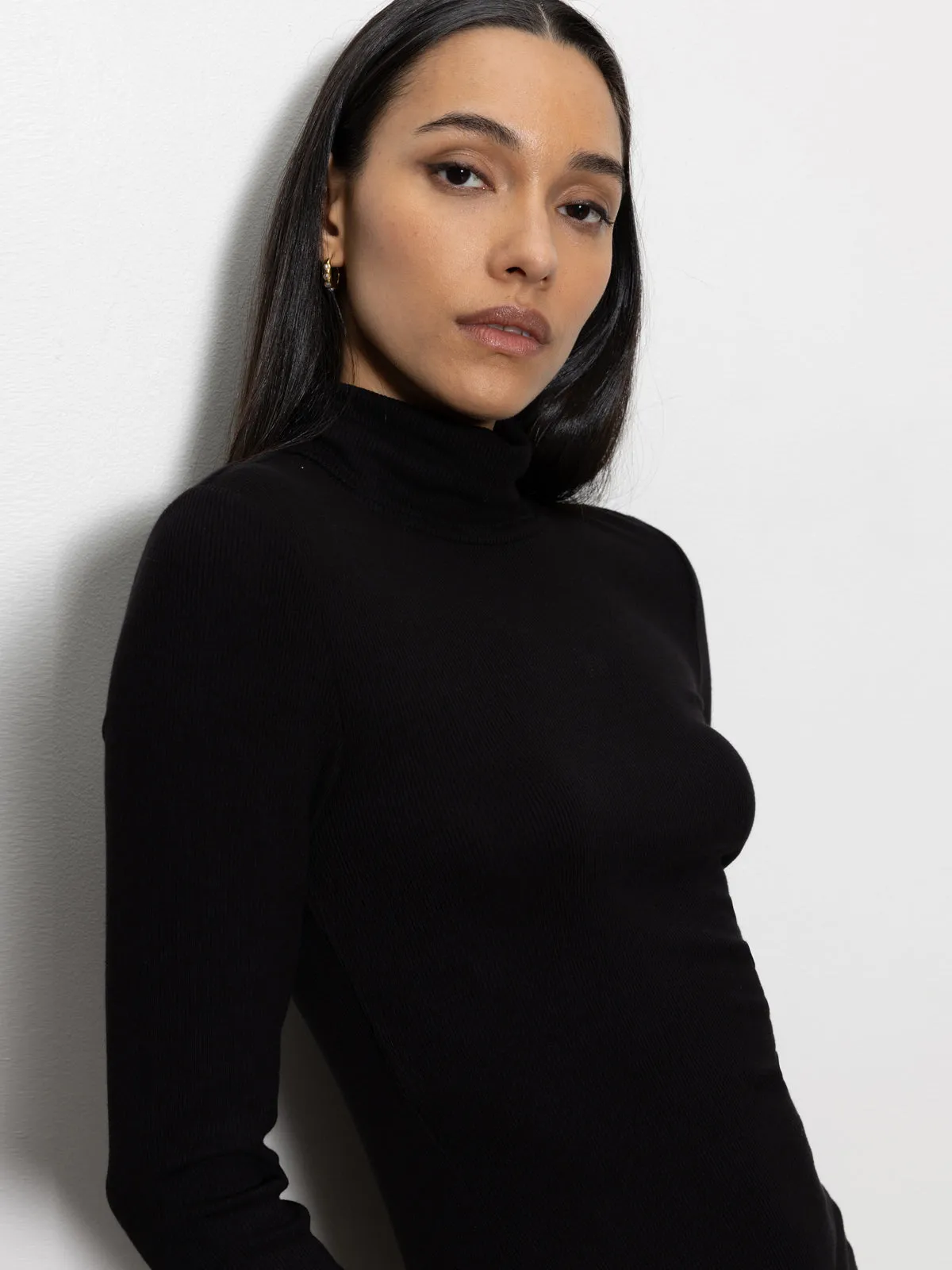 Subtle Embroidery Stretchable Essential Turtleneck Top Black