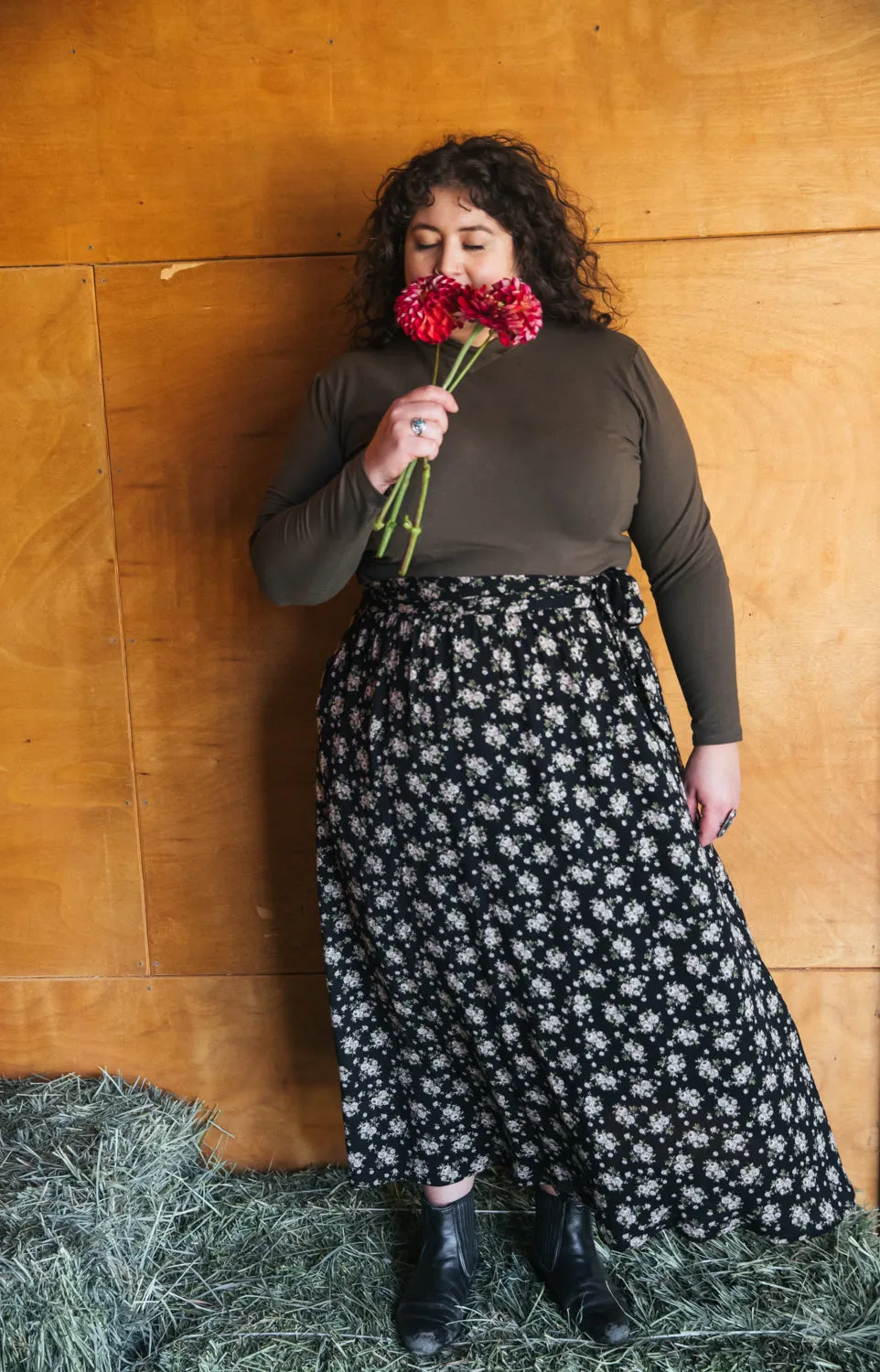 Maxi Wrap Skirt in Rose Crepe Flexible Collar Opening Elegant Knit