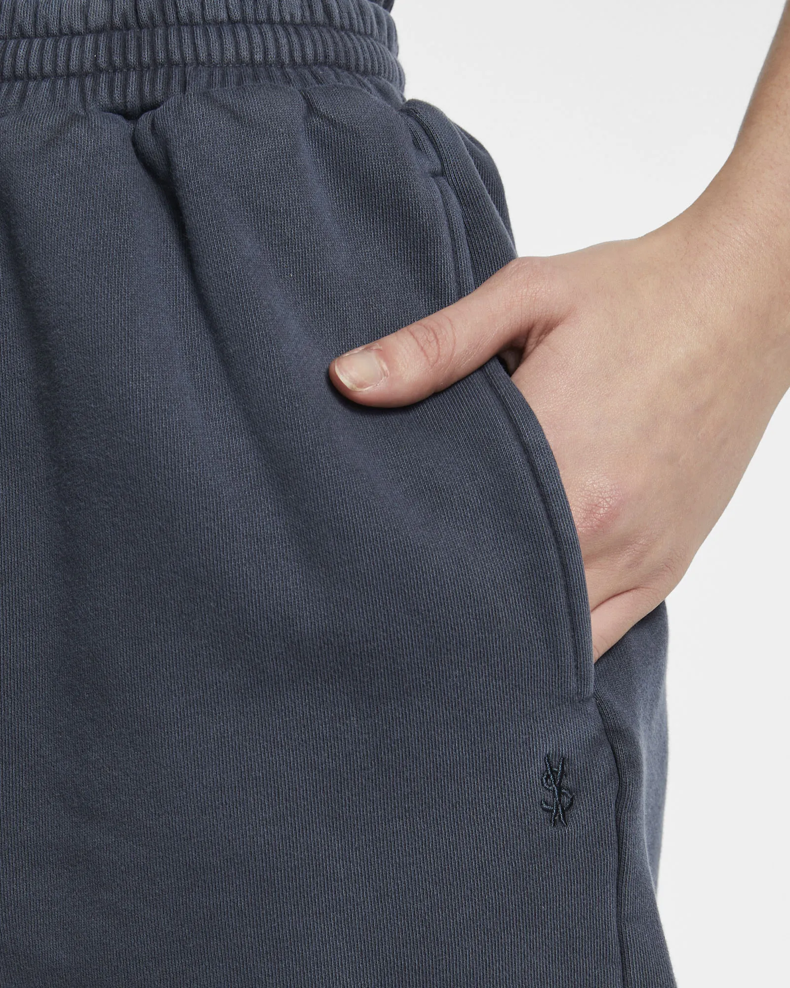 3 X 4 TRAK SHORT NAVY Winter Must-Have