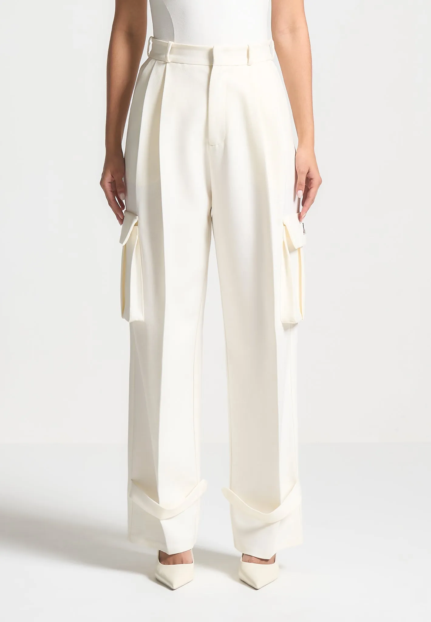 Sharp Comfort Danielle - Tailored Pleated Cargo Trousers - Cream
