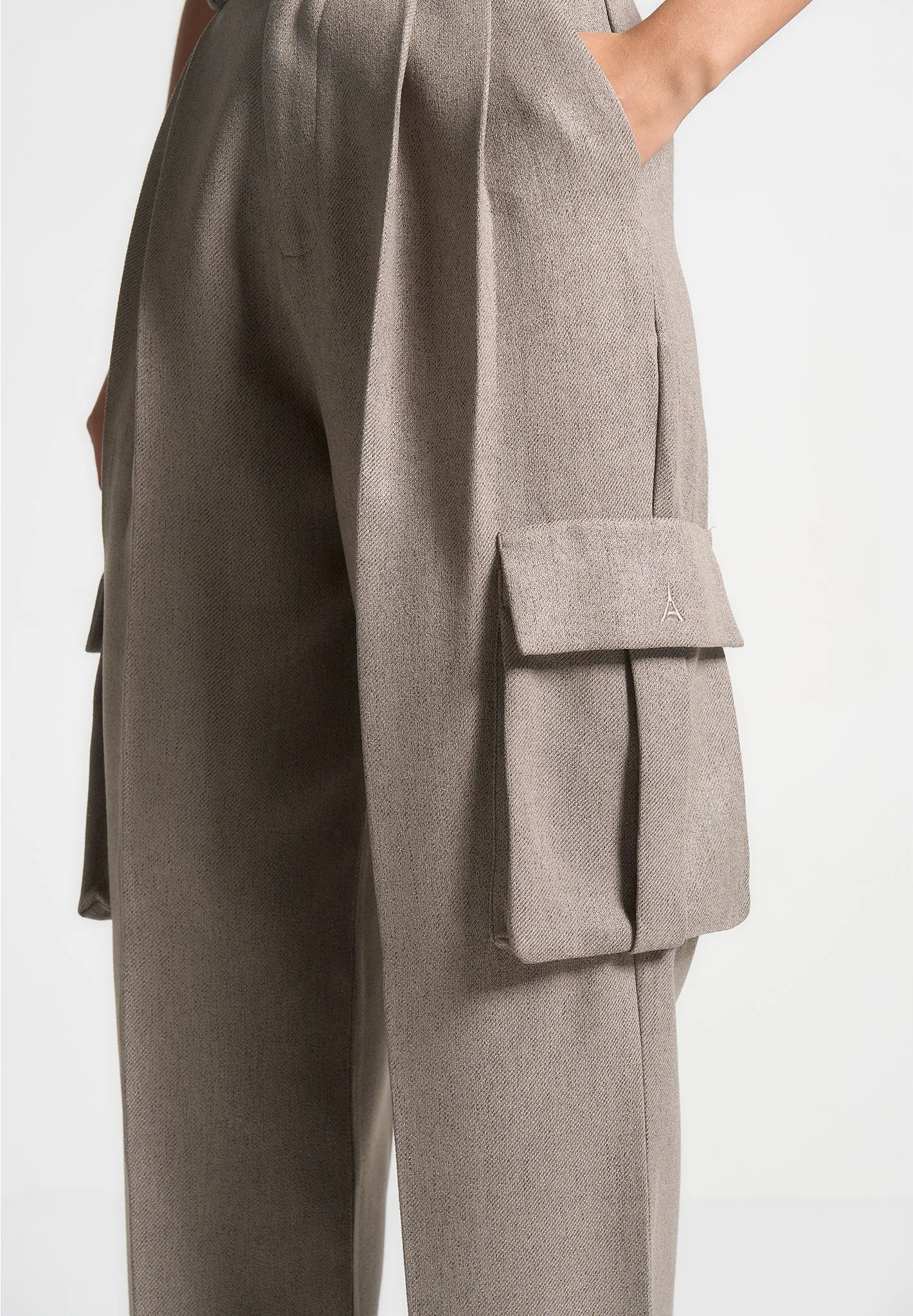 Adjustable Waist System Danielle - Textured Tailored Pleated Cargo Trousers - Taupe