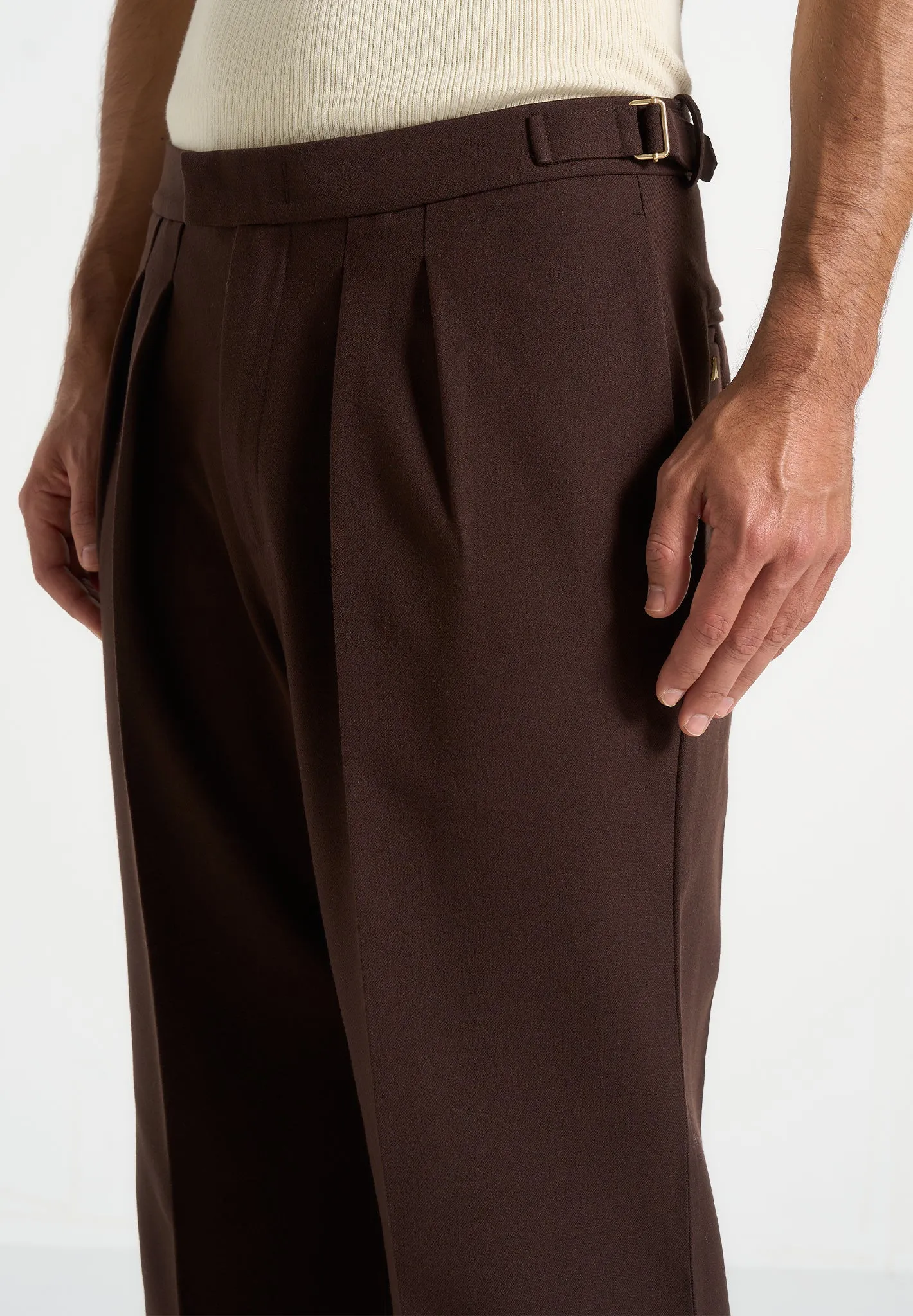Effortless Fit Pierre - Relaxed Fit Pleated Tailored Trousers - Brown
