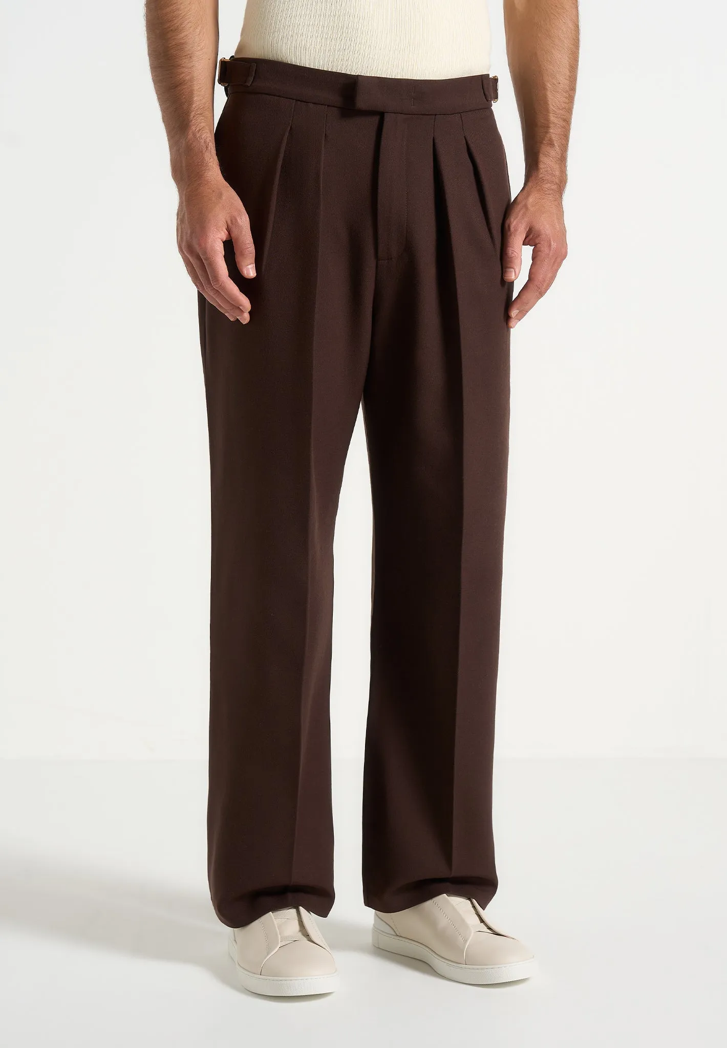 Pierre - Relaxed Fit Pleated Tailored Trousers - Brown Seamless Pocket Integration