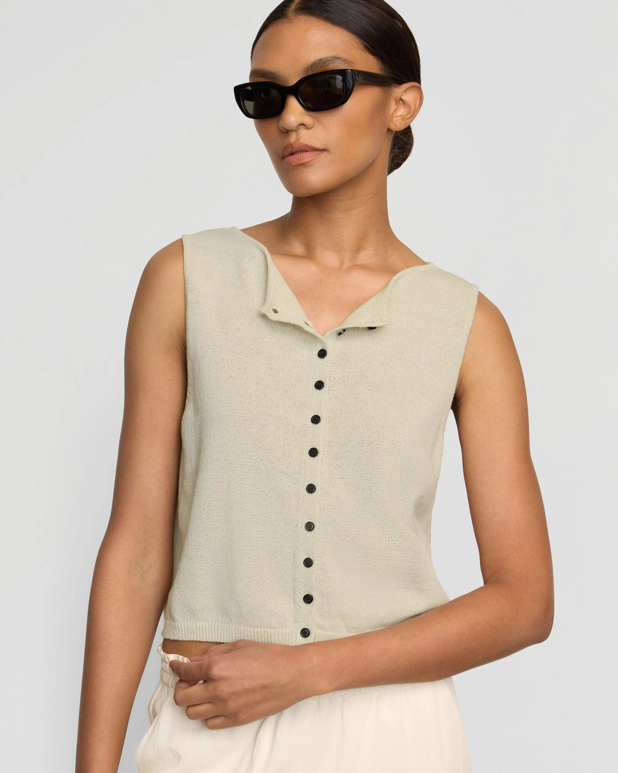 Fray Resistant Edges Winter Apparel Elith Cotton-Linen Button Knit Vest