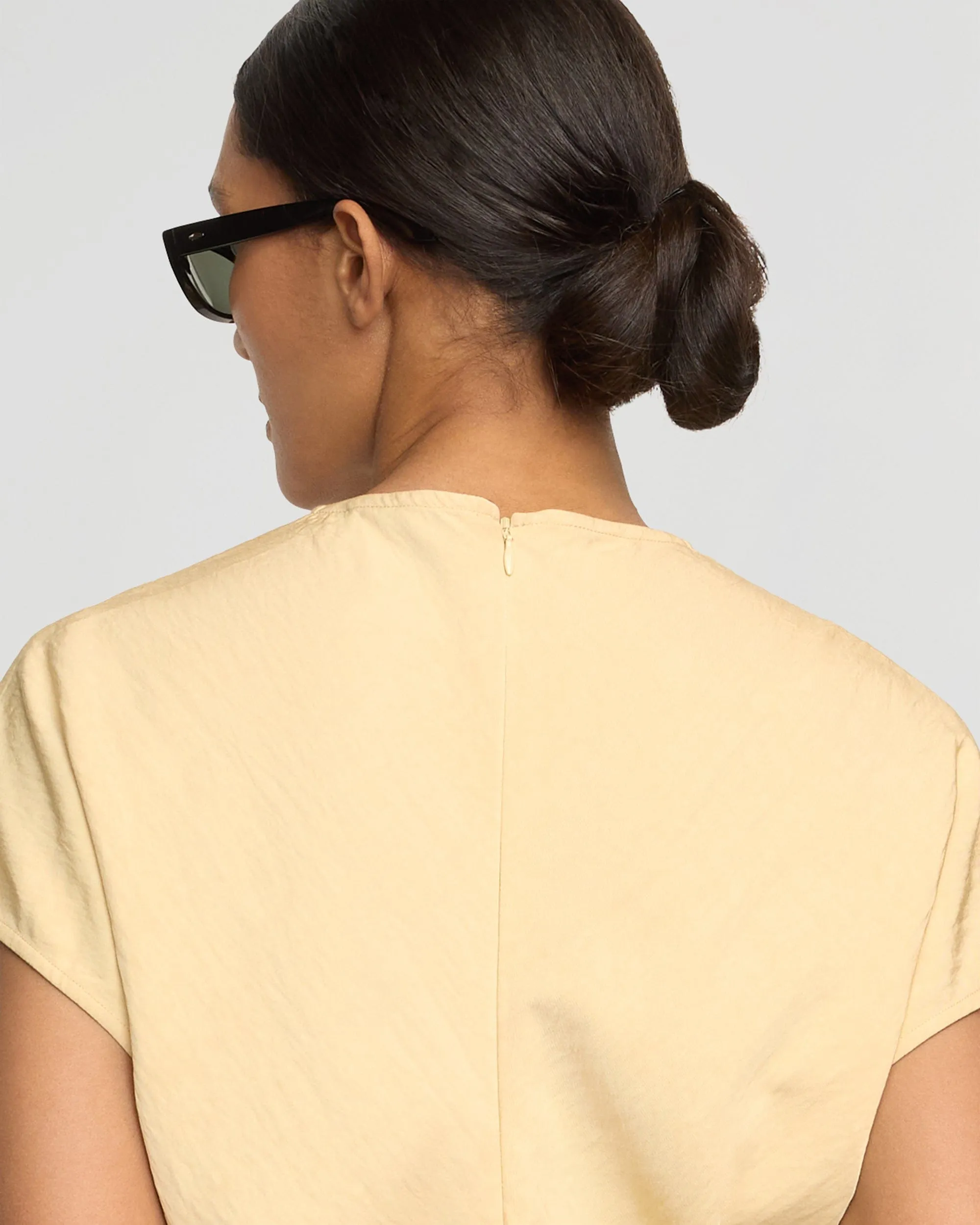 Fionola Relaxed-Waist Blouse ConvertibleCollarSystem VNeck Style