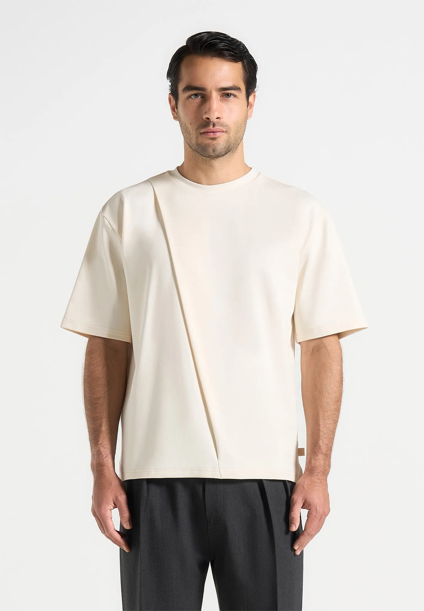 Versatile Outfit Hugo - Relaxed Fit T-Shirt With Pleat - Cream