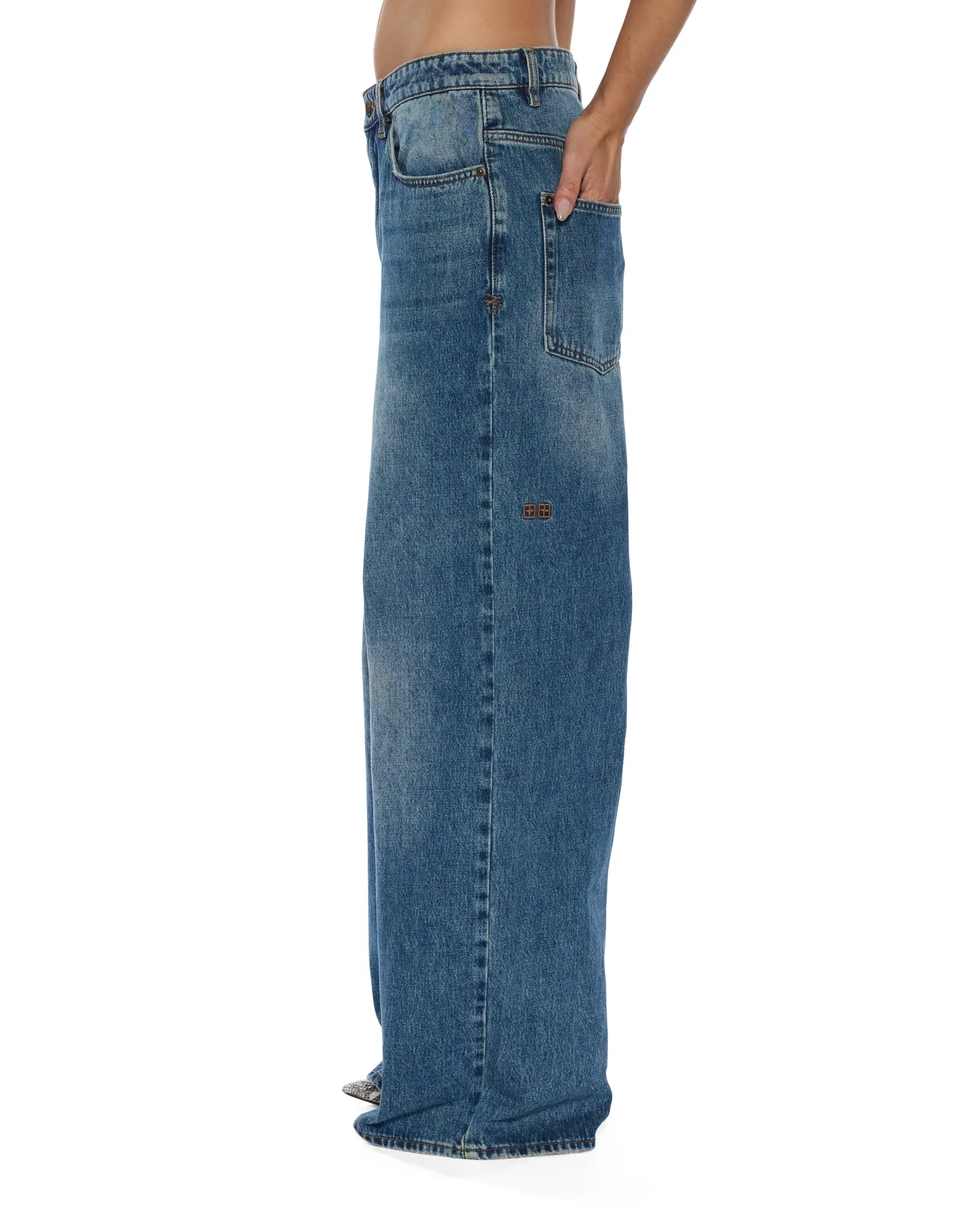 KSUPER AGED Artist Vibe Travel Outfit