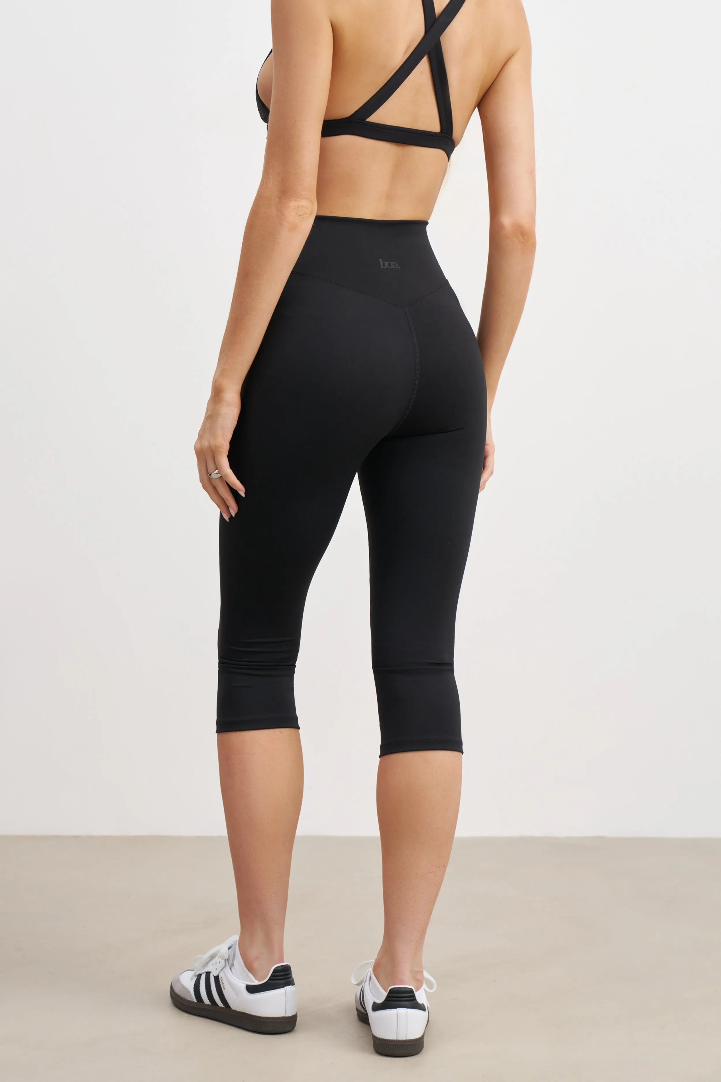 Seasonal Trend Base Sculpting Capri Leggings - Black