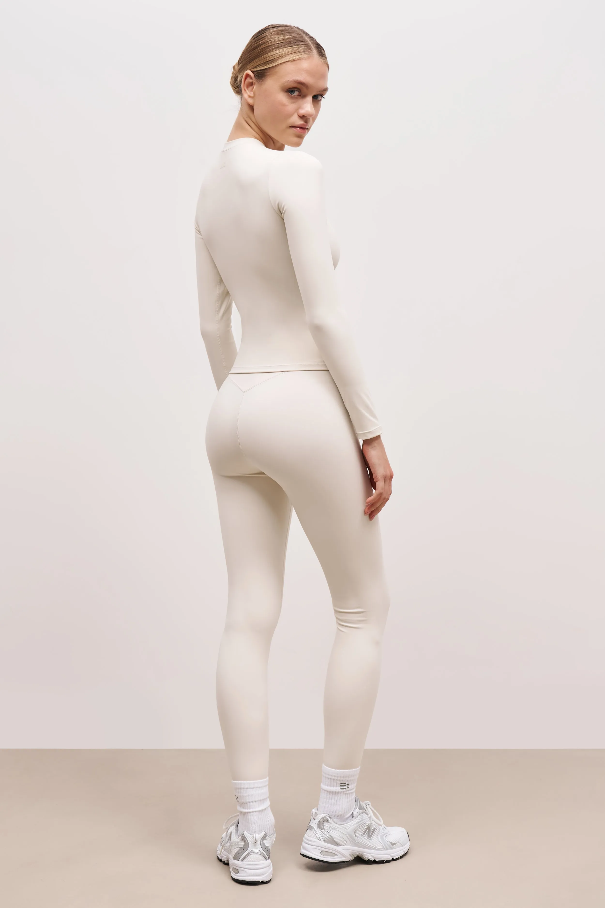 RecycledPolyesterBlend SmoothZipper Base Sculpting Long Sleeve Top - Tofu