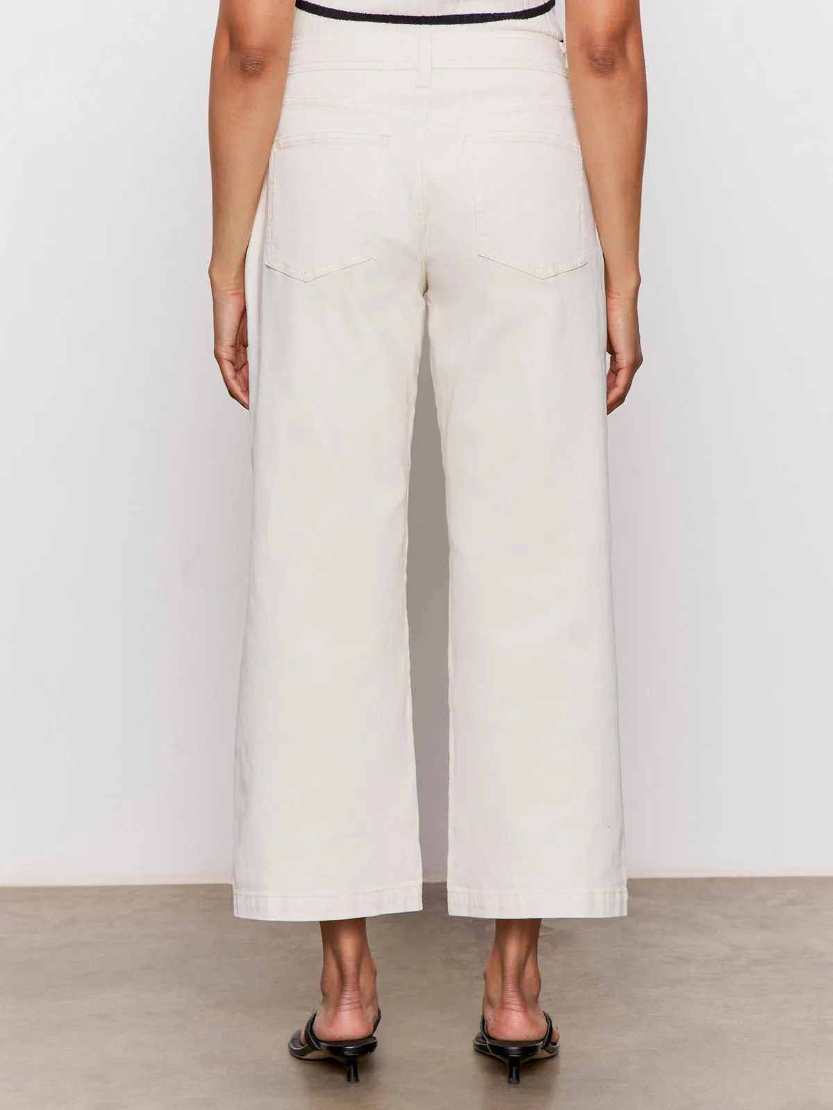 SecureZipperClosures TaglessDesign League Crop Jeans Light Oat