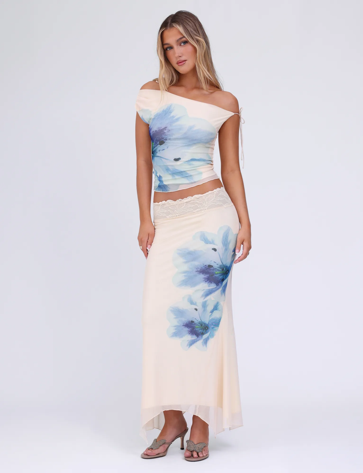 LILLIAN TOP - WHITE : CREAM : FLORAL Anti Static Treatment Anti Pilling Technology