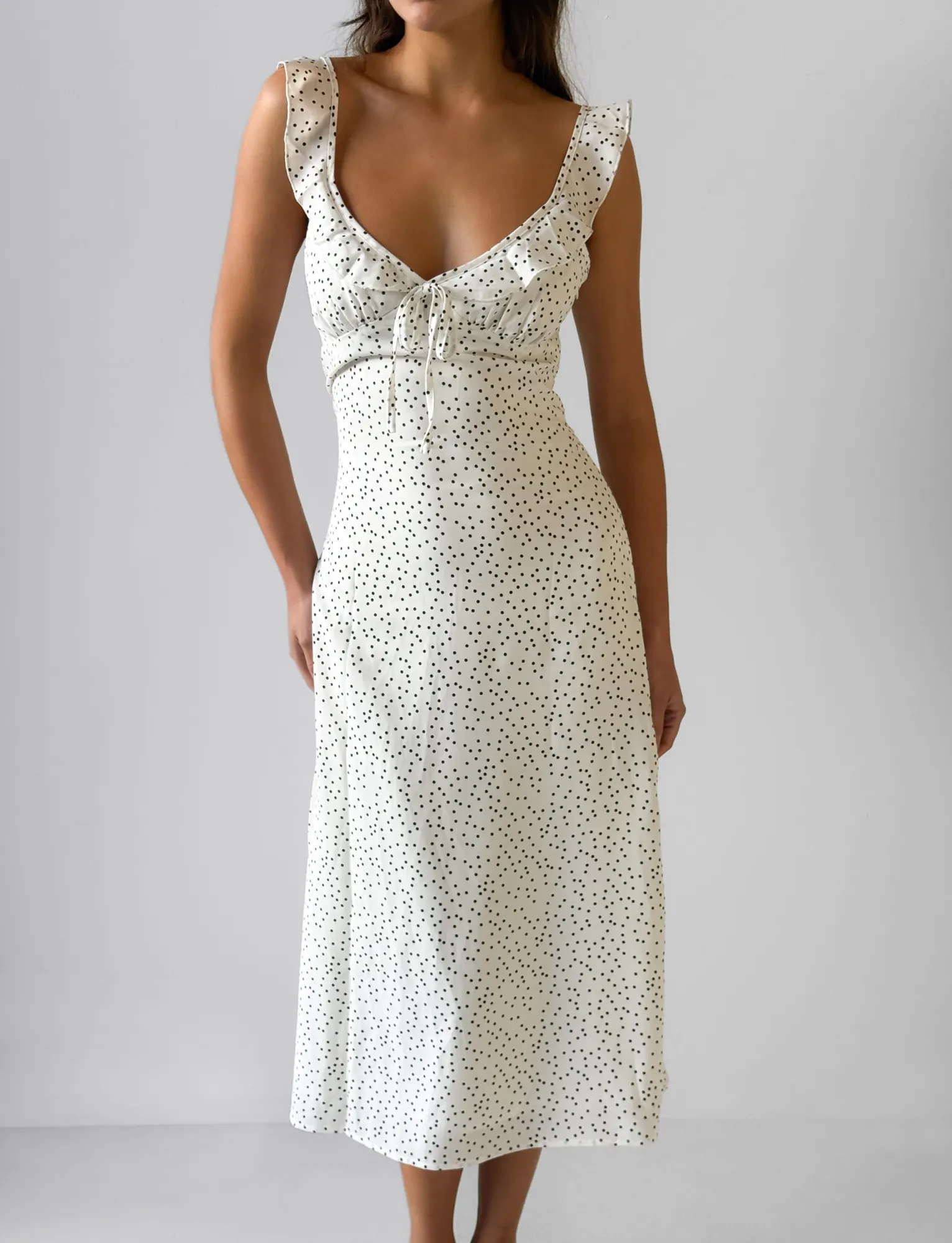 ruffle trim LOTTIE RUFFLE MIDI DRESS - WHITE POLKA