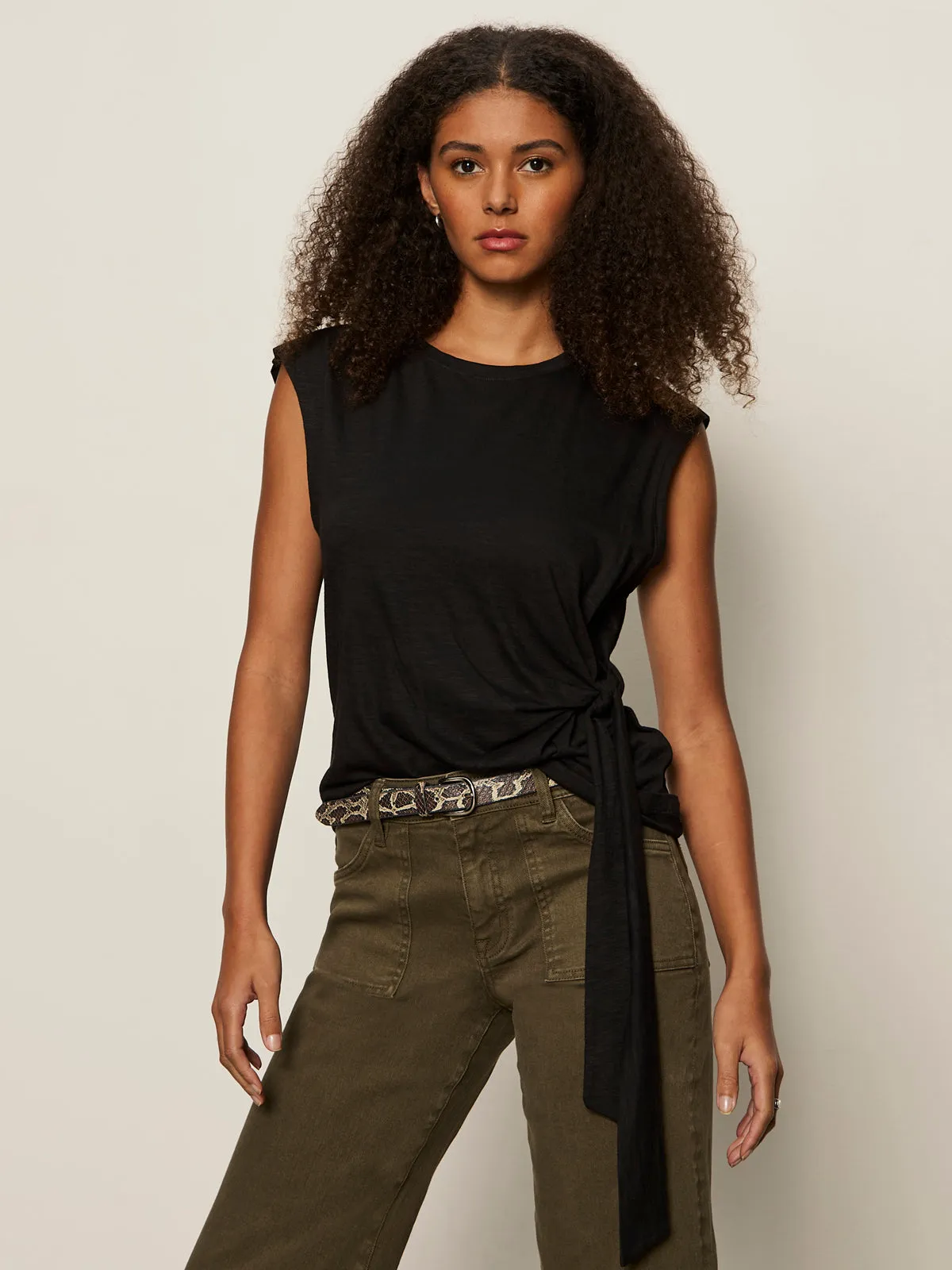 Side Tie Muscle Tee Black Layered Collar