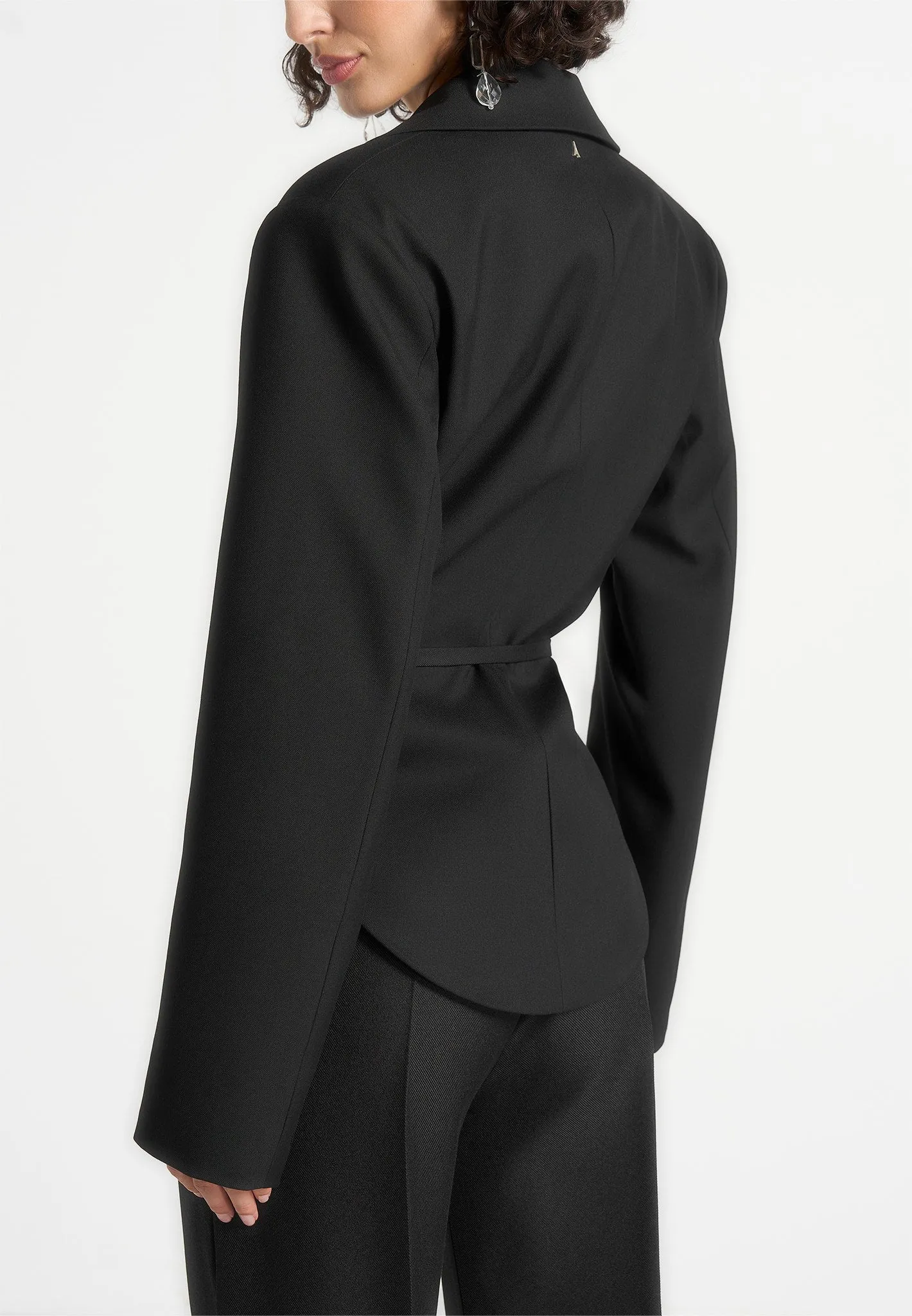 Yuna - Plunge Tailored Blazer With Belt - Black Classic Fit