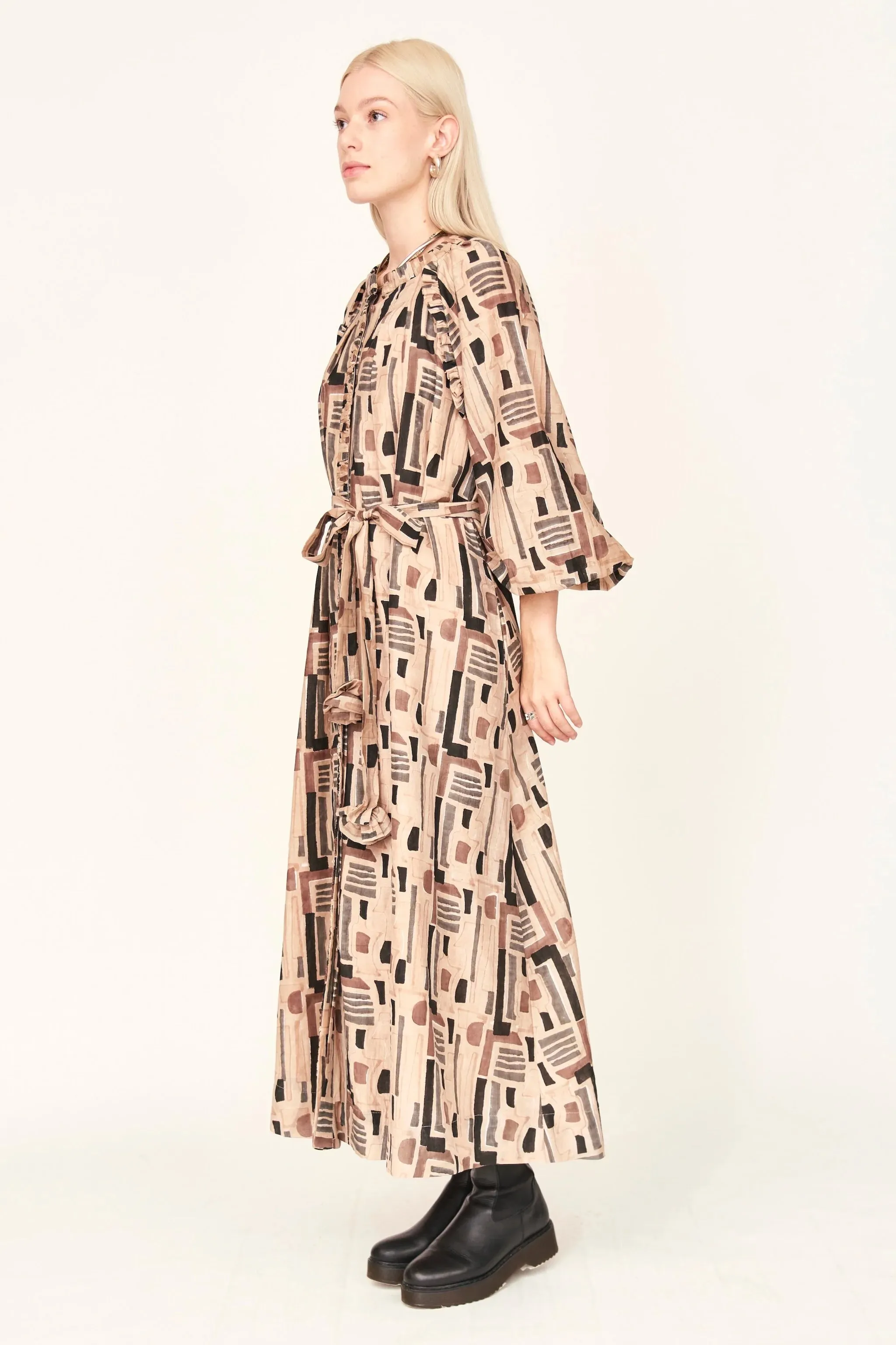 Feminine Mood Summer Outfit Mirth Somerset Dress Labyrinth