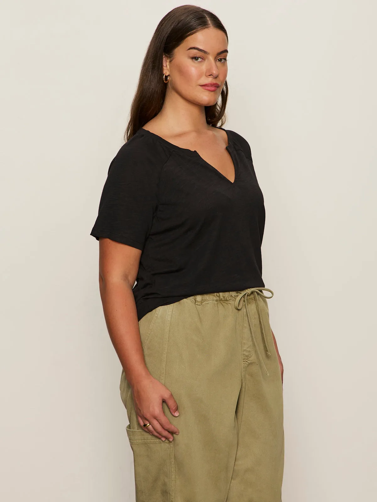 Ergonomic Shoulder Shape Flex Fit Shoulder Construction Notch Neck Tee Black Extended Sizing