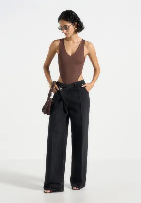 TaglessCollar Noa - V-Neck Bodysuit - Brown