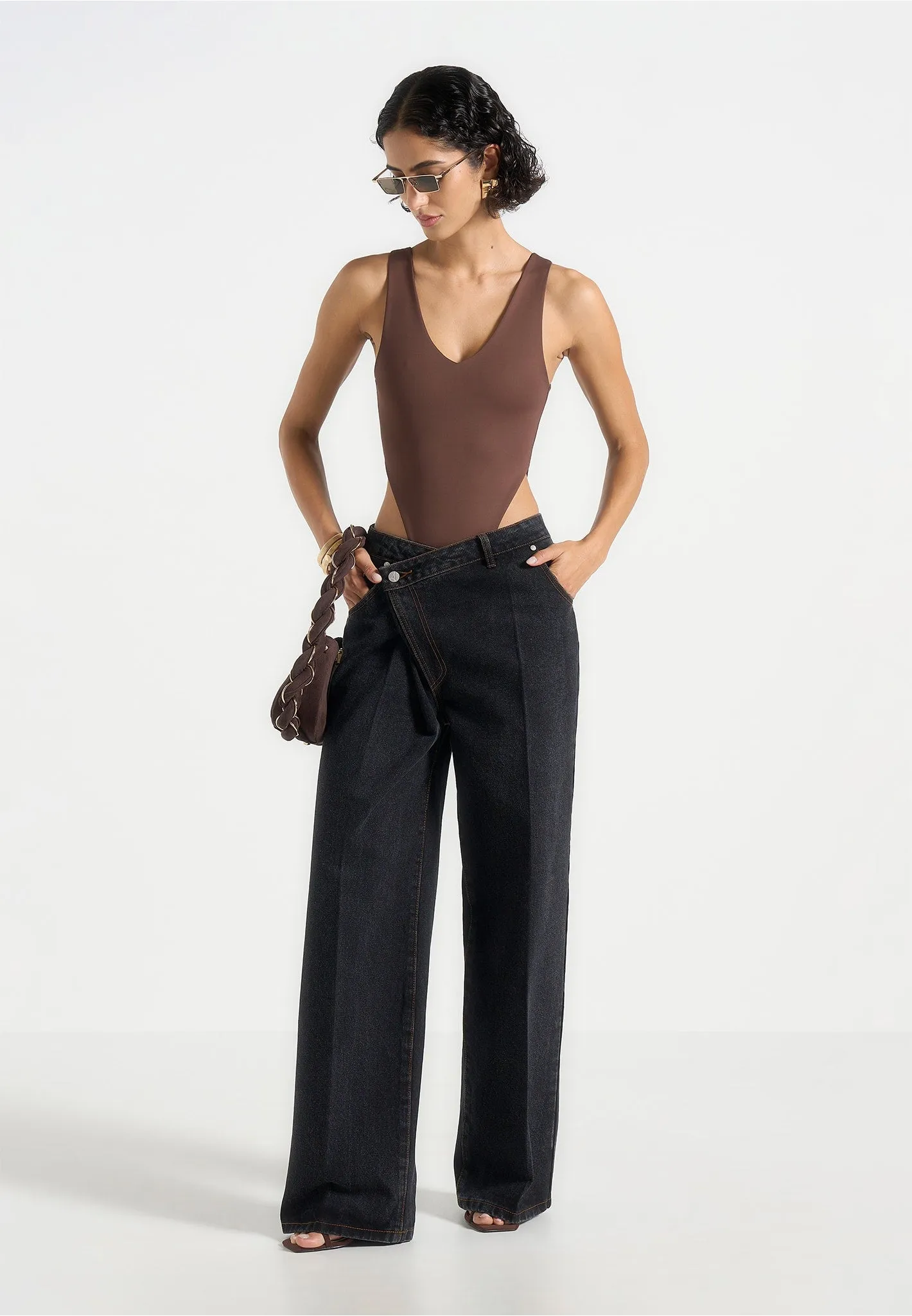 Timeless Layering Flexible Ribbed Neckline Noa - V-Neck Bodysuit - Brown