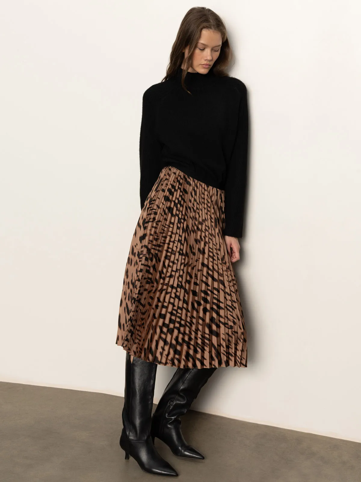 Nostalgia Pleated Midi Skirt Mocha Leo Light Flow