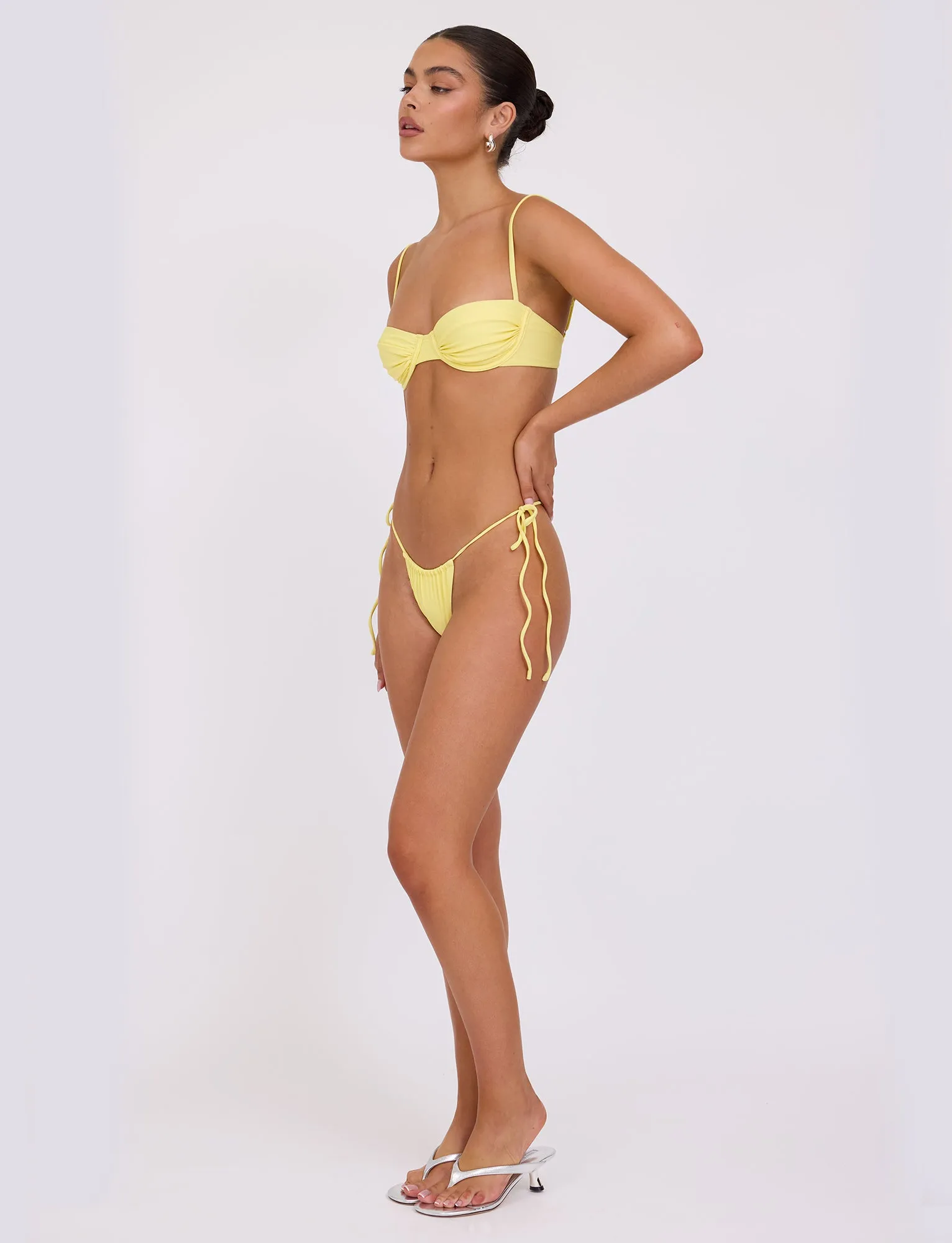 Vacation Essentials Swim KHESSA BIKINI TOP - YELLOW : LEMON