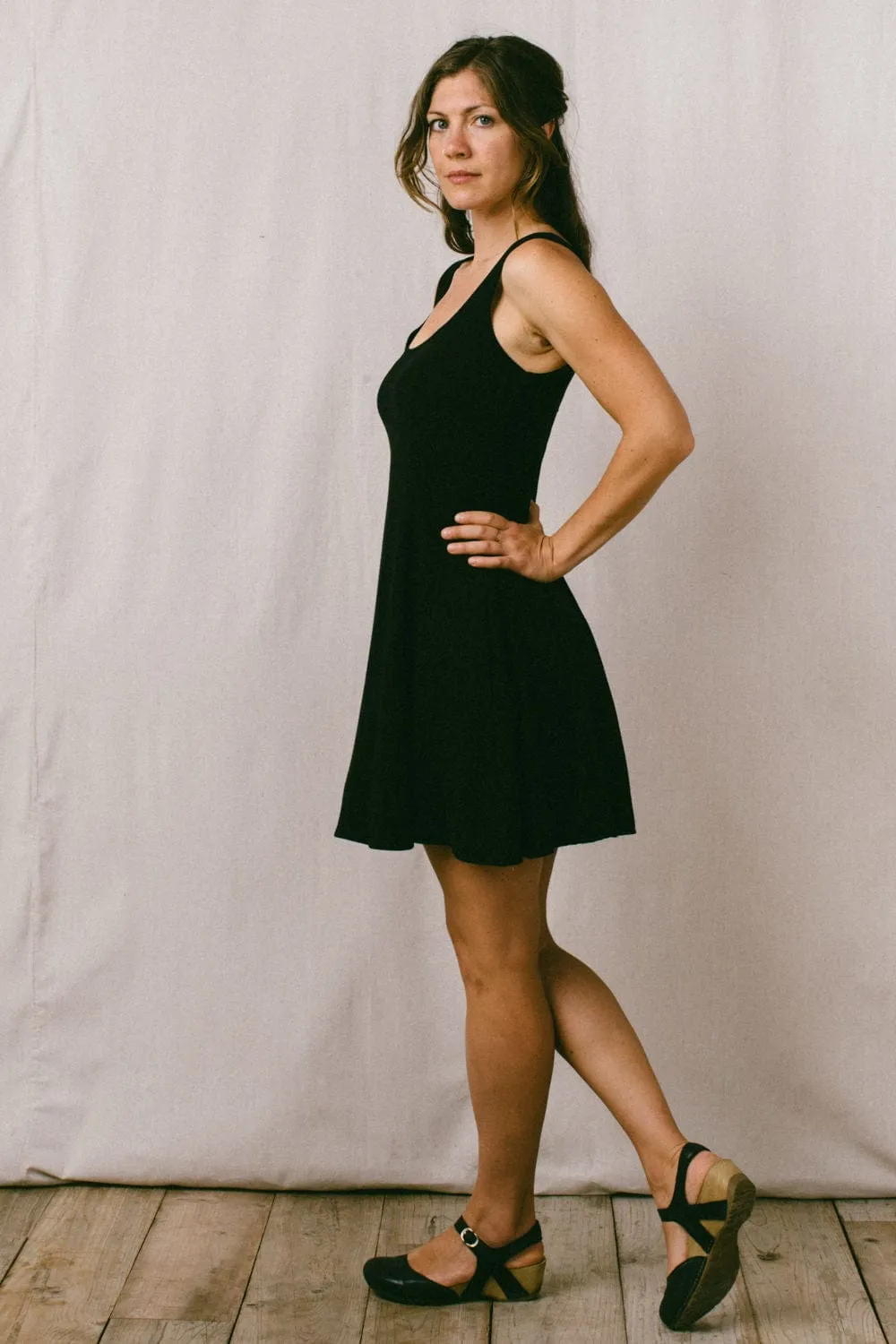 spring fashion Delana Dress in Black Linen