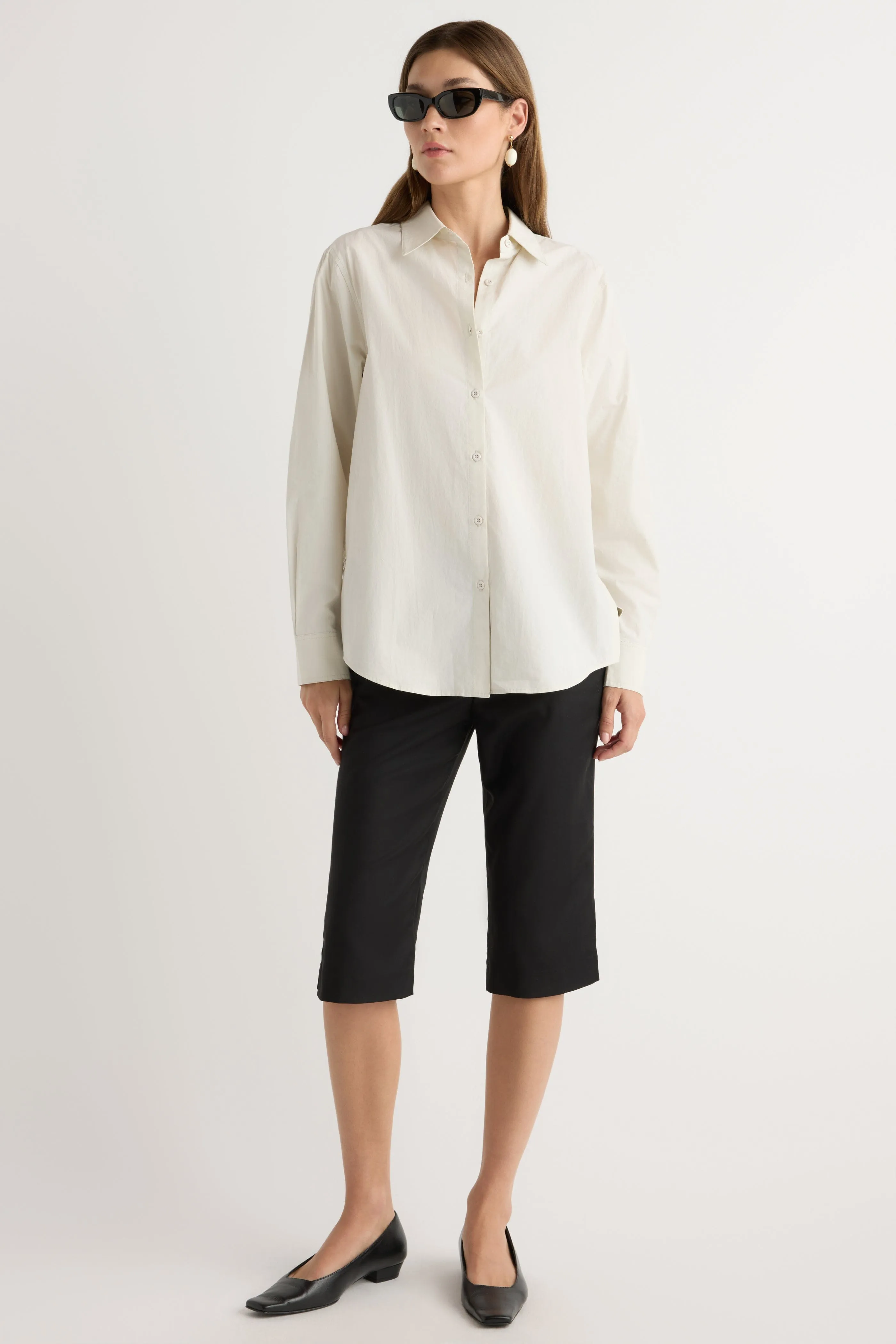 ElasticEdgeBinding Phoebe Side-Button Tulip-Hem Shirt