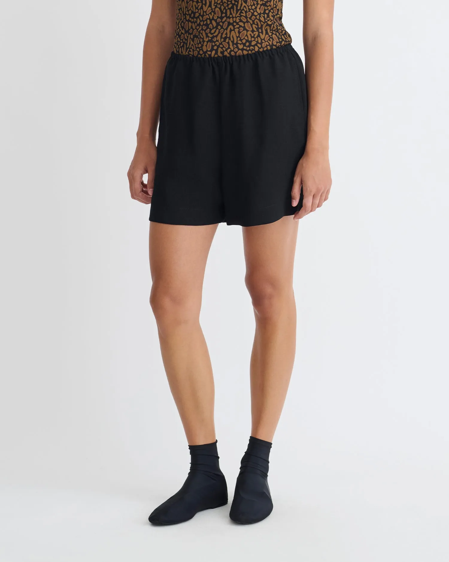 Dylla - Tech Linen Belted Shorts - Black Moisture wicking
