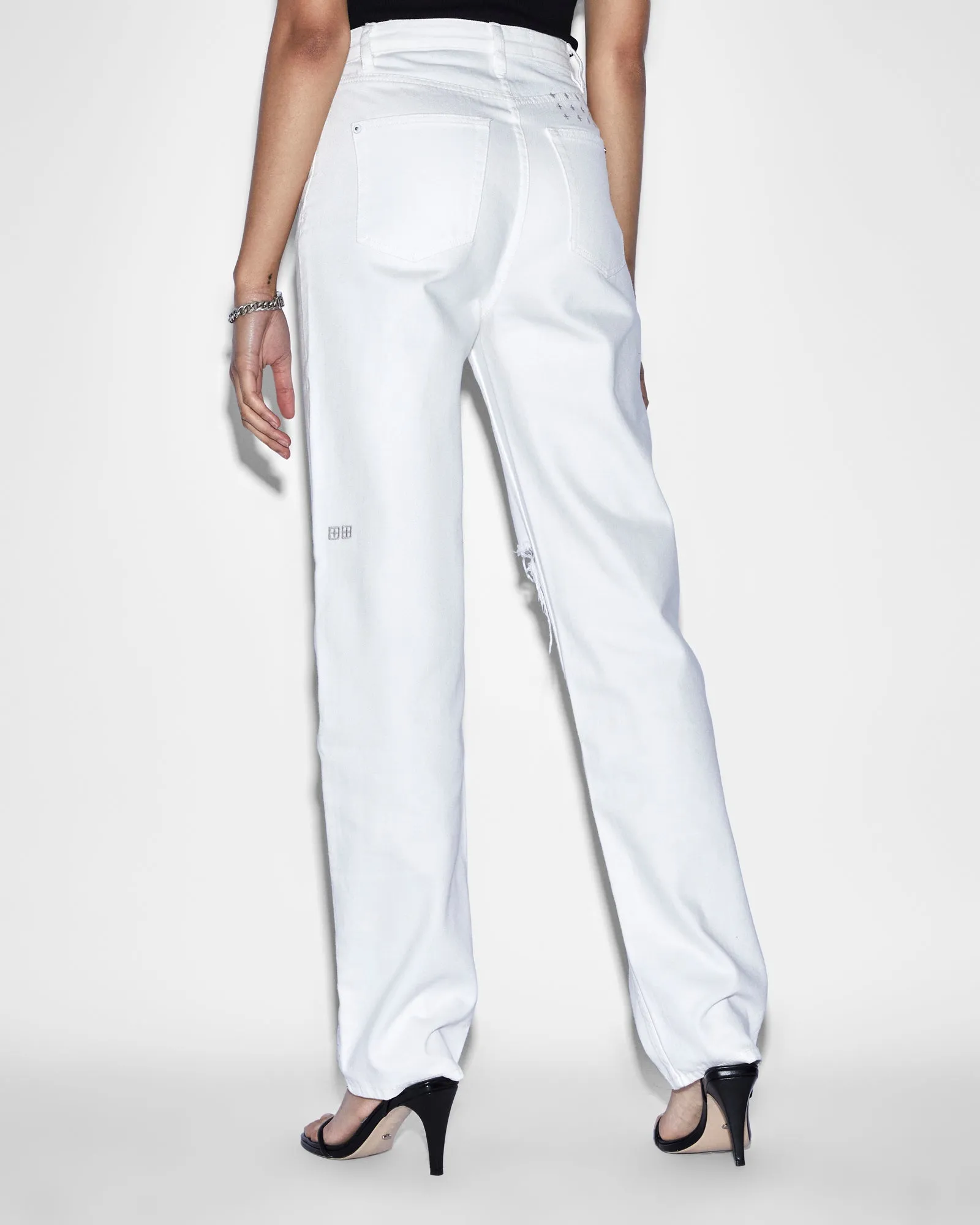 PLAYBACK BLANC SLICED Luxury Minimalist Sharp Vibe