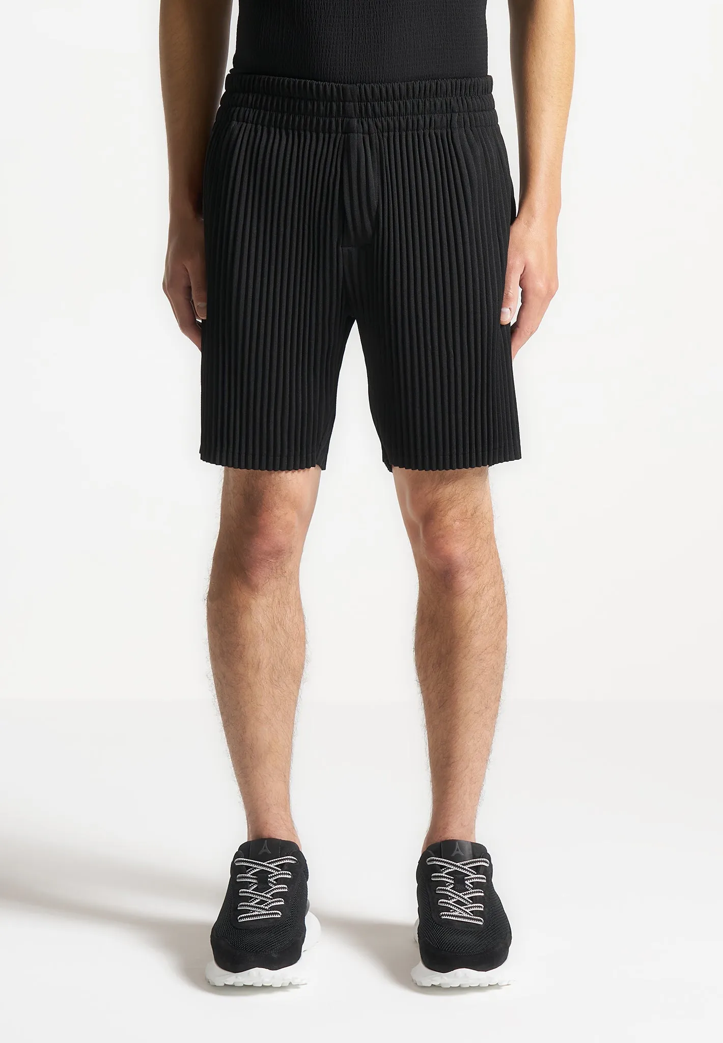 Pleated Shorts - Black Ergonomic Shoulder Cut Tension Balanced Design