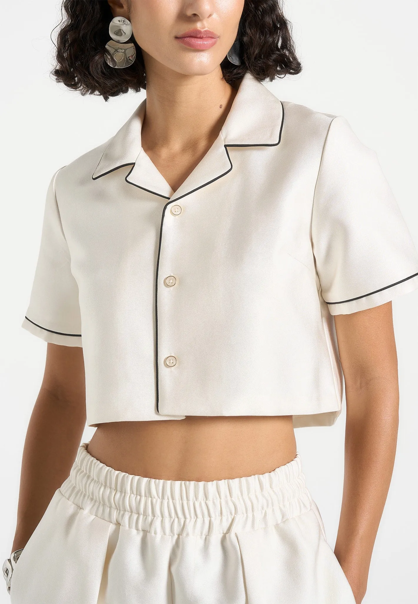Running Gear Maude - Satin Cropped Shirt with Piping - Off White