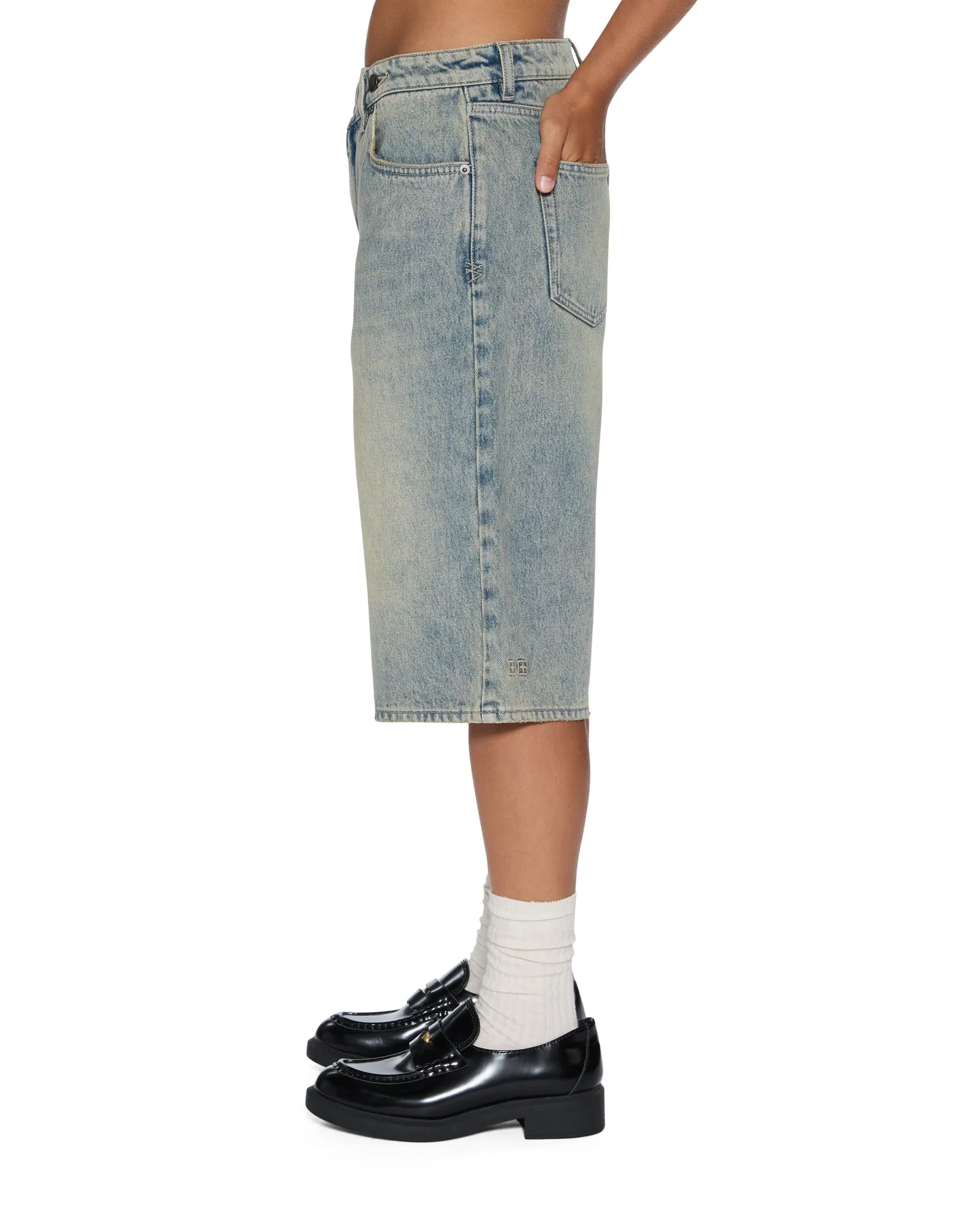 Regular Look Everyday Basic LOW RIDER SHORT FOLK
