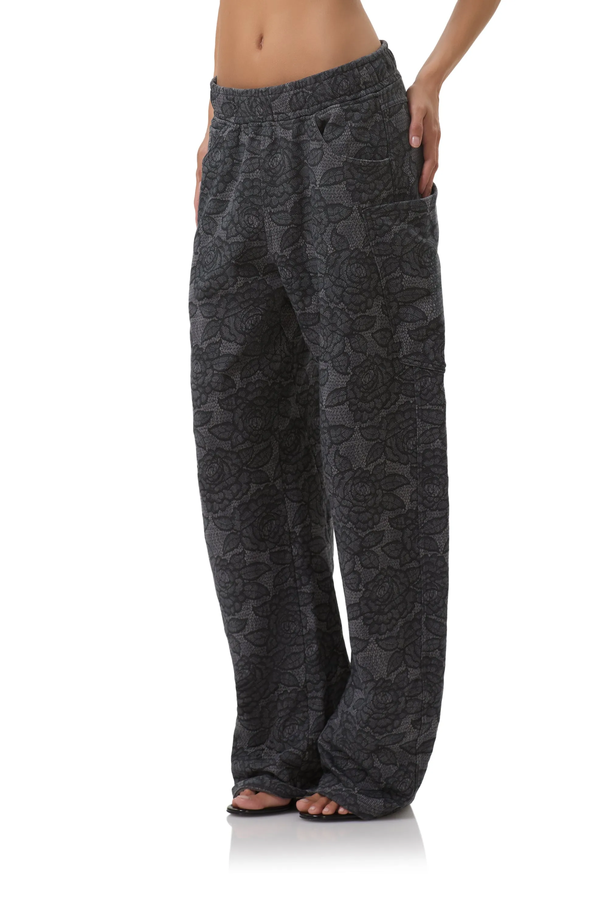 CompressionFitFabric Reinforced Seams Ryan Barrel Sweatpant - Black Lace